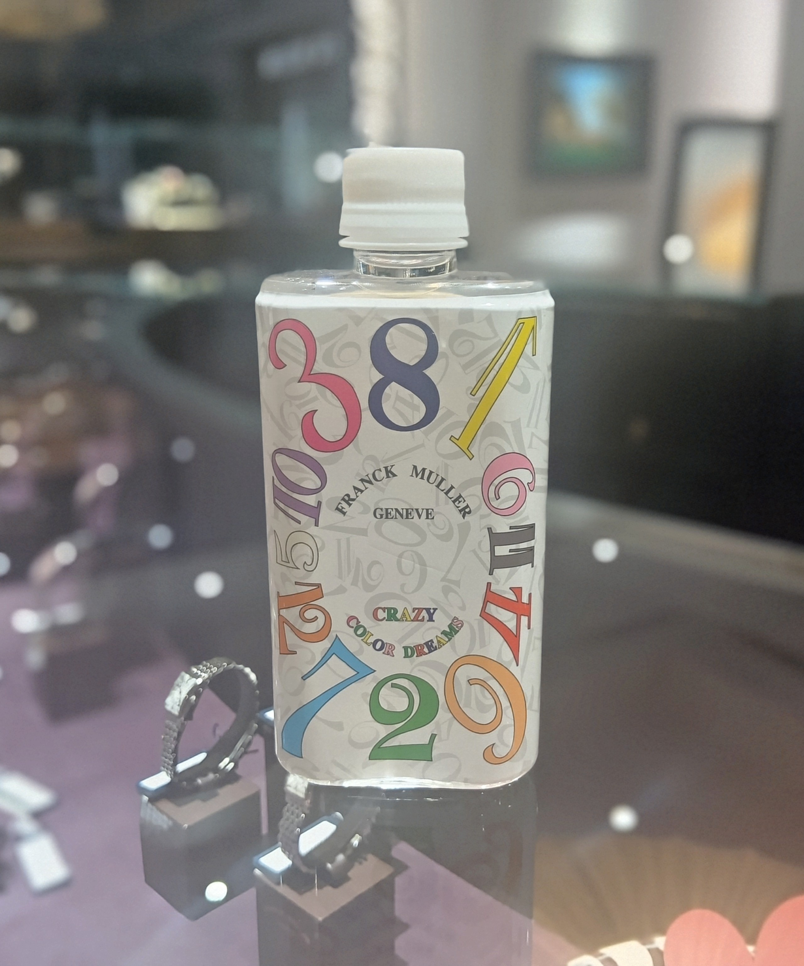 ご試着いただいたお客様には、フランク ミュラー オリジナル・ウォーターをプレゼント。<br />
さらに、ご購入のお客様には革ベルトをプレゼントいたします。<br />
（※一部対象外モデルがございます。詳しくは担当スタッフまでお尋ねください。）