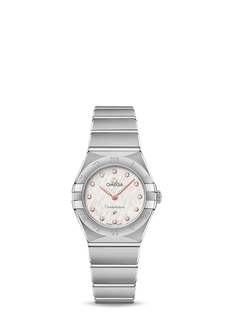 OMEGA　CONSTELLATIO﻿N　QUARTZ 25 mm<br />
オメガ　コンステレーション　クオーツ25mm<br />
<br />
価格：　￥561,000<br />
品番：　131.10.25.60.52.001<br />
ケース﻿: 　ステンレススティー﻿ル<br />
ケース直径﻿:　 25 m﻿m<br />
防水﻿: 　3 気圧 (30 メートル / 100 フィート﻿)<br />
キャリバー： オメガ 4061<br />
（電池の寿命の最大化を実現する、新しいクオーツ・キャリバー。赤のオメガロゴ入り、ロジウムプレート仕上げ﻿。）電池寿﻿命: 48ヶ﻿月<br />
種類﻿： クォー﻿ツ<br />
ダイアルの色﻿: 　シルバー<br />
クリスタル﻿: 　両面に無反射加工を施したドーム型強化無反射サファイアガラ﻿ス<br />
素材﻿: 　ステンレススティー﻿ル<br />
クラスプの種類﻿: 　コンフォートセッティング付きバタフライクラス﻿プ<br />
<br />
<br />
ドラマティックな不朽のデザインを誇るオメガ「コンステレーション」は、ケースに施された有名なハーフムーンデザインと「爪」、そしてとリンクブレスレットが特徴です。<br />
<br />
この25mmのステンレススティール製モデルは、ローマ数字が刻印されたベゼルが印象的で、ホワイトマザーオブパールのダイアルと傷の付きにくいサファイアクリスタルガラスが採用されています。針、オメガロゴ、コンステレーションの「星」、インデックスには18Kホワイトゴールドが使用されています。<br />
<br />
オメガ キャリバー 4061が搭載されており、ケースバックには「コンステレーション」を象徴する天文台のメダリオンが付いています。<br />
<br />
<br />
名古屋栄三越にはオメガ（OMEGA）の在庫を多数ご用意いたしております。オメガ（OMEGA）なら名古屋栄三越6階時計までお申し付けください。<br />
<br />
名古屋栄三越についてのお問合せは･･･<br />
<br />
〒460-8669 愛知県名古屋市中区栄3-5-1<br />
TEL:052-252-3743 （６階　ウォッチ＆ジュエリー）<br />
定休日:不定休<br />
営業時間:10:00～20:00