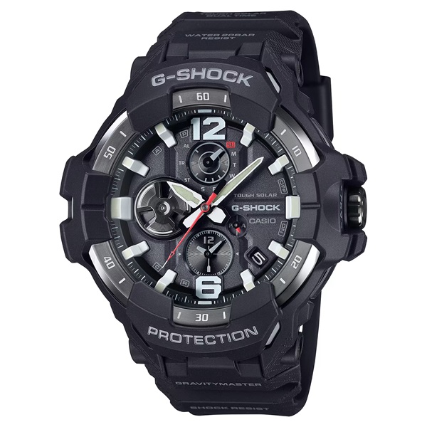 GRAVITYMASTER GR-B300<br />
過酷な環境下で活動するプロフェッショナルに向けたG-SHOCK MASTER OF Gシリーズから、航空機やパイロットの世界観を演出したGRAVITYMASTER GR-B300。<br />
<br />
耐衝撃構造の「カーボンコアガード構造」を採用。カーボン繊維強化樹脂を用いたケースと次世代航空機から着想を得たシームレスなベゼルを組み合わせて力強いフォルムを実現。<br />
<br />
時刻修正：Bluetooth：スマートフォンと接続し時刻を自動修正<br />
<br />
使用電源・電池寿命：タフソーラー（ソーラー充電システム）<br />
<br />
構造：耐衝撃構造（ショックレジスト）　カーボンコアガード構造<br />
<br />
防水性：20気圧防水<br />
<br />
ケース・ベゼル材質：カーボン（バイオマスプラスチック）／樹脂（バイオマスプラスチック）<br />
<br />
ケースサイズ（縦×横×厚さ）59 × 54.7 × 15.7 mm<br />
<br />
質量：71 g