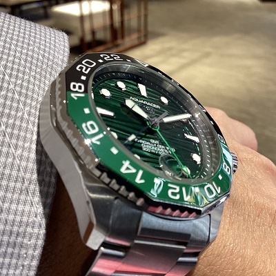 TAGHEUER　タグホイヤー　アクアレーサー プロフェッショナル300 GMT　WBP5115.BA0013