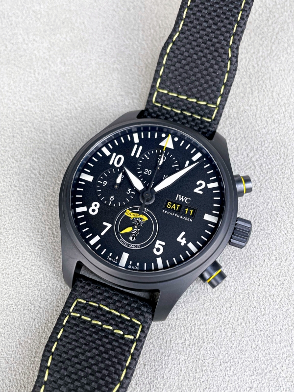 IWC パイロット・ウォッチ・クロノグラフ”ロイヤル・メイセス” IW389107