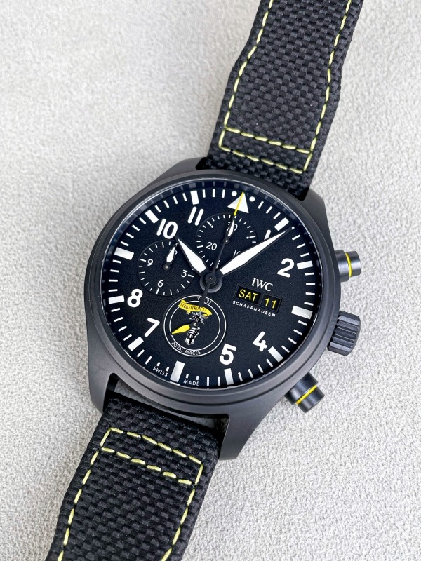 IWC パイロット・ウォッチ・クロノグラフ “ロイヤル・メイセス”  IW389107