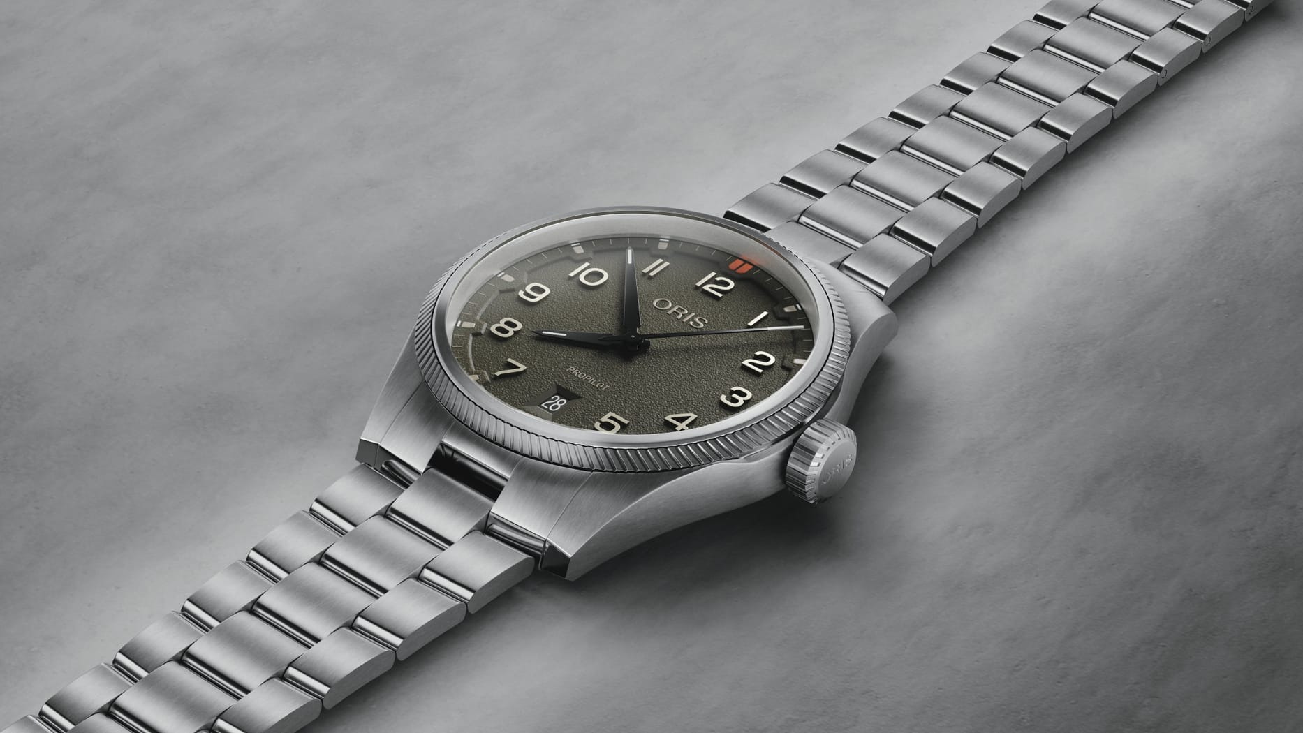 プロパイロット デイト 41mm  グリーン 01 733 7805 4167-07 8 20 04LC