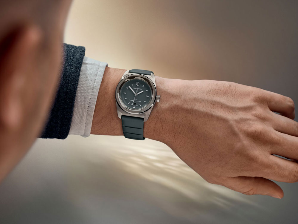 ビクトリノックス コンセプトワン ソーラー グレー 242052