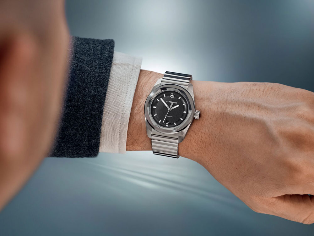 ビクトリノックス コンセプトワン オート 39mm ブラック 242059