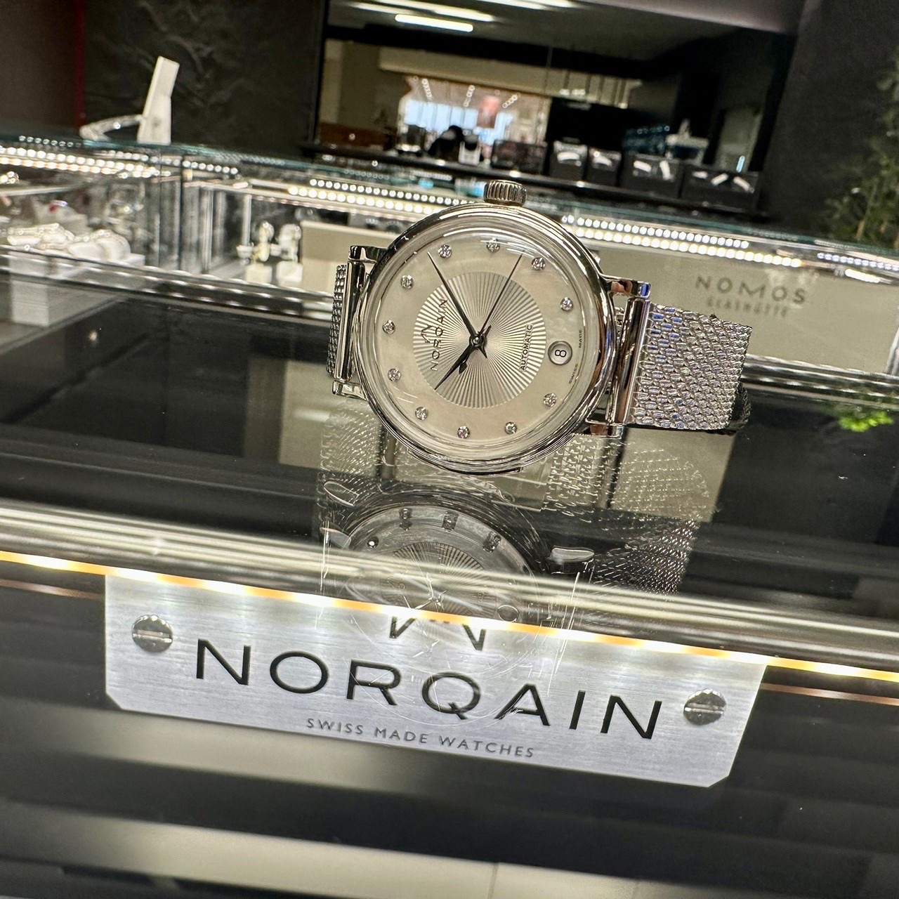 ノルケイン　可愛い　時計　腕時計　プレゼント　ダイヤモンド　レディース　マザーオブパール　上品　カレンダー　贈り物　ラグジュアリー　綺麗