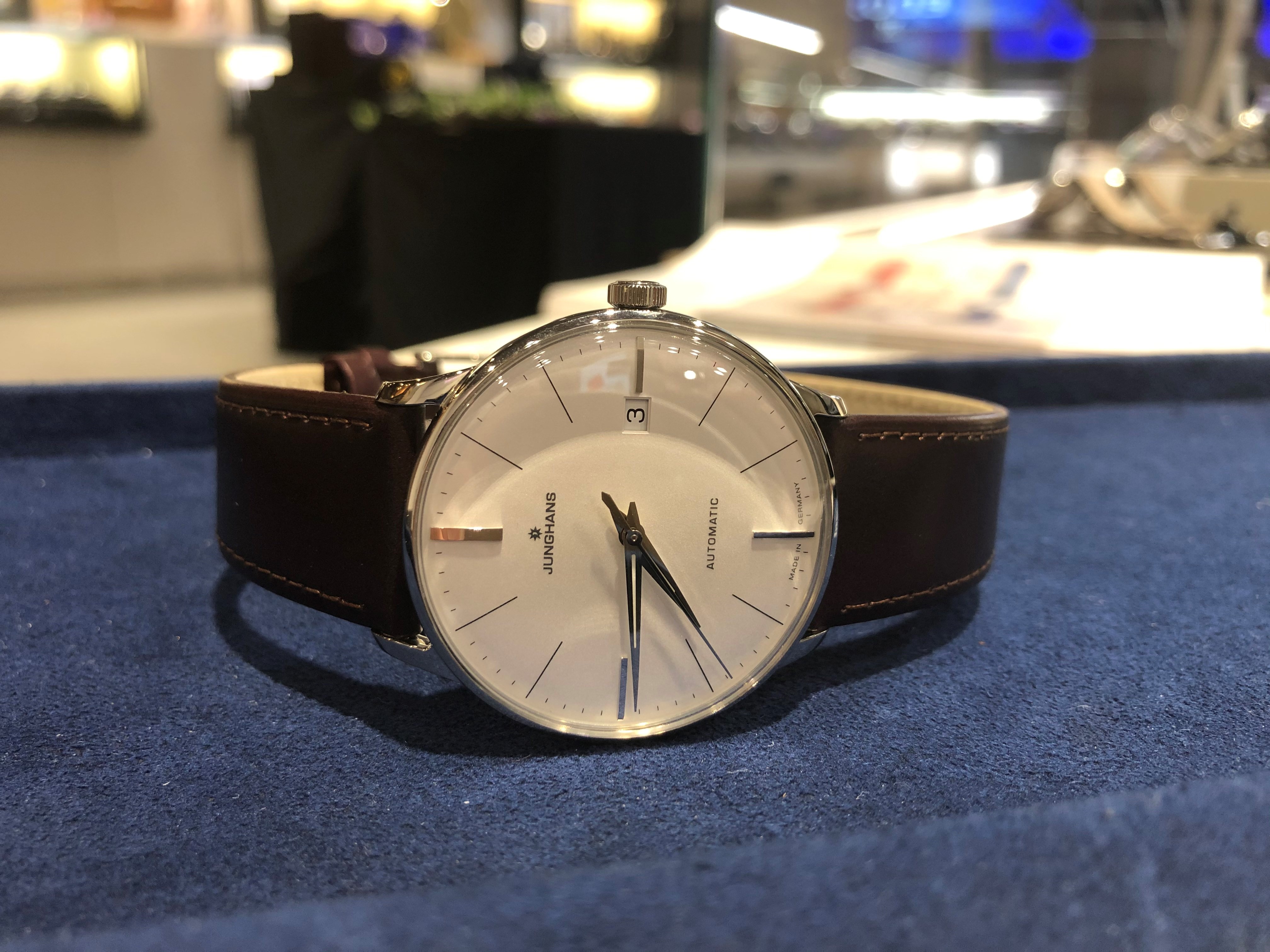 JUNGHANS　ユンハンス　ドイツ　自動巻　機械式　３針　レザー　ブラウン　白文字盤　シンプル　ビジネス　普段使い　ユニセックス　マイスタークラシック　027 4310 00