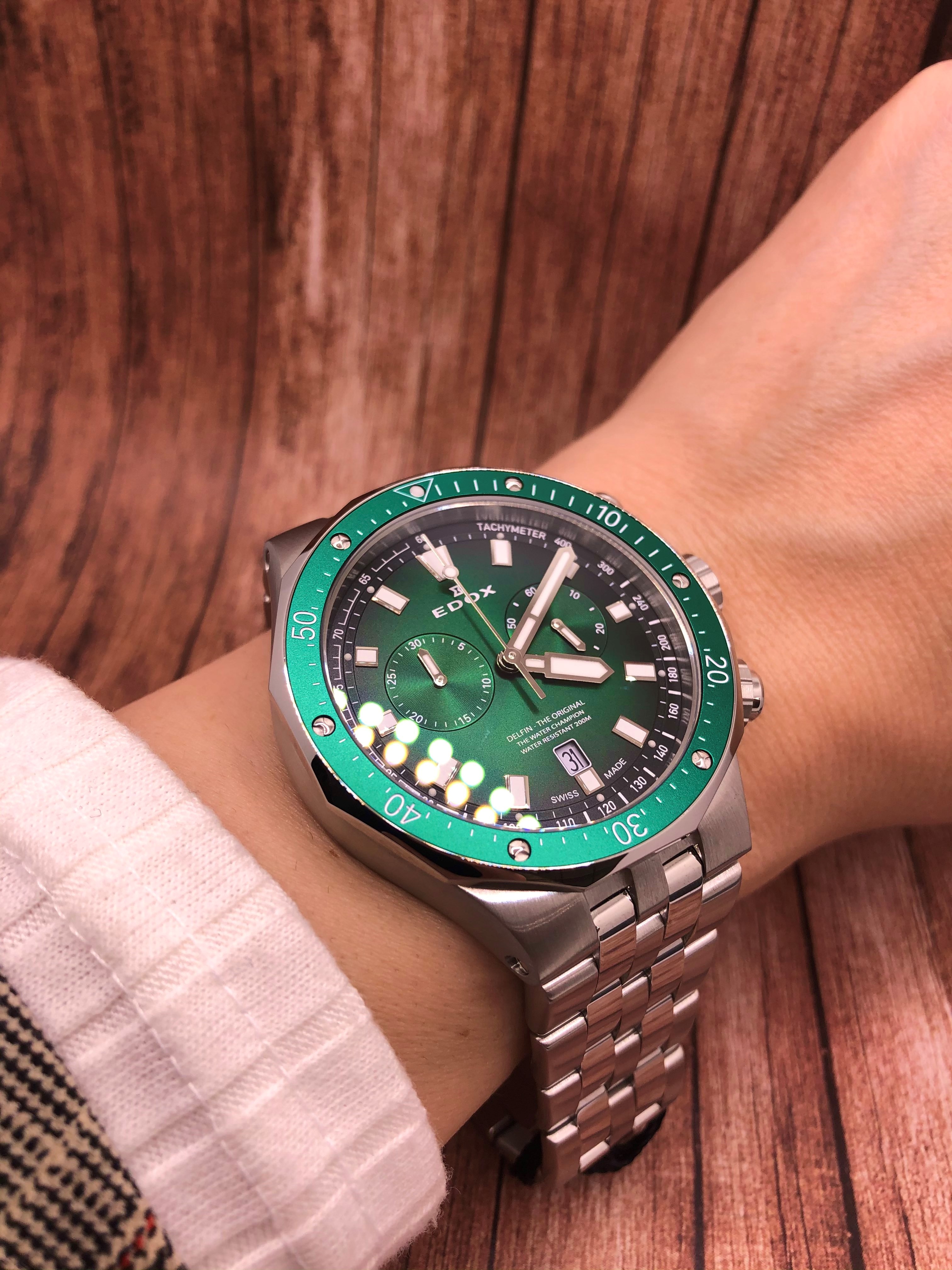 EDOX エドックス　デルフィン　クウォーツ　緑　カジュアル　ビジネス　普段使い　ステンレス　使いやすい　薄い　カッコイイ　316L　ダイバーズ　ダイバーズウォッチ　クロノグラフ　ストップウォッチ　２カウンター