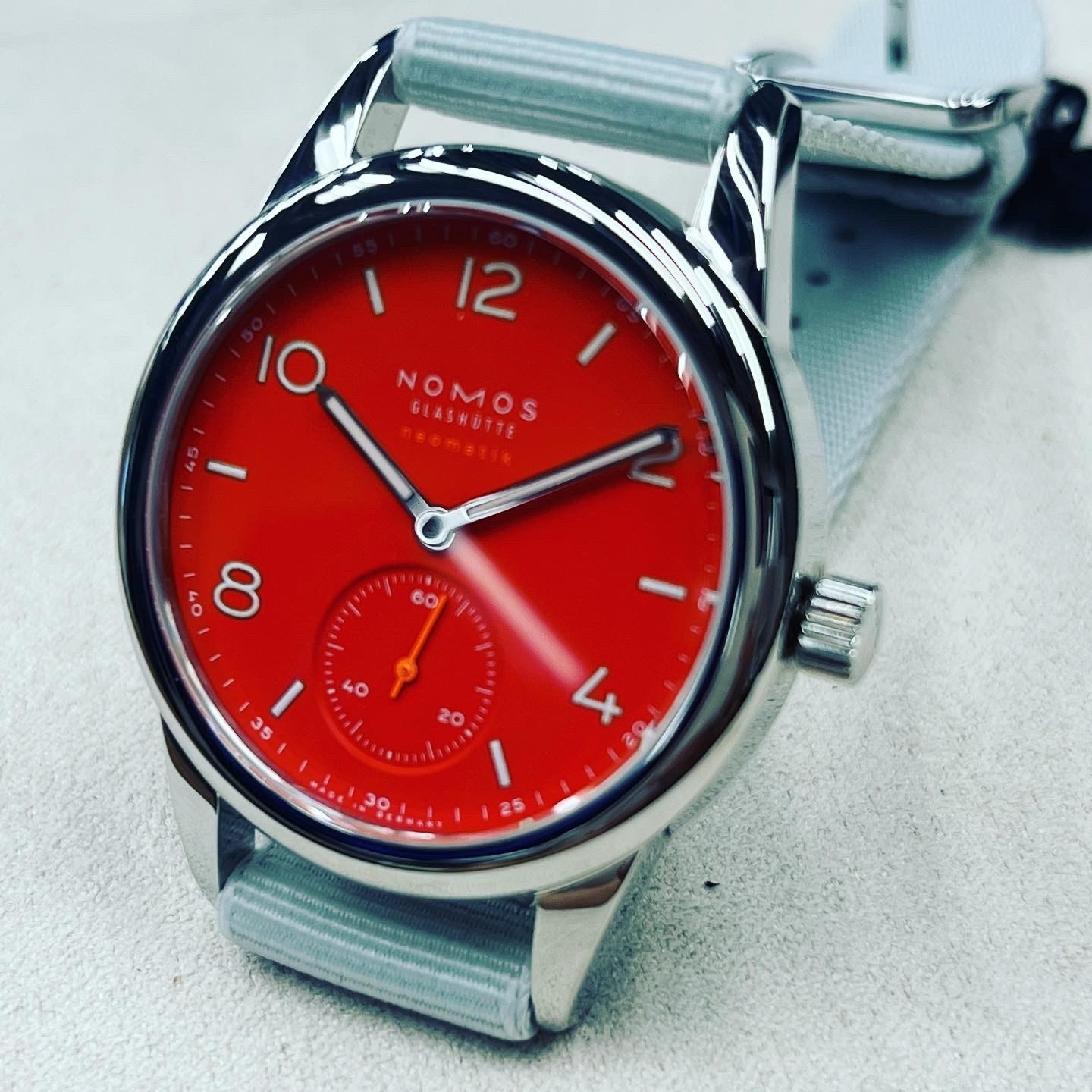 NOMOS ノモス　クラブ　ポップ　時計　時計好き　腕時計　カラフル　ドイツ