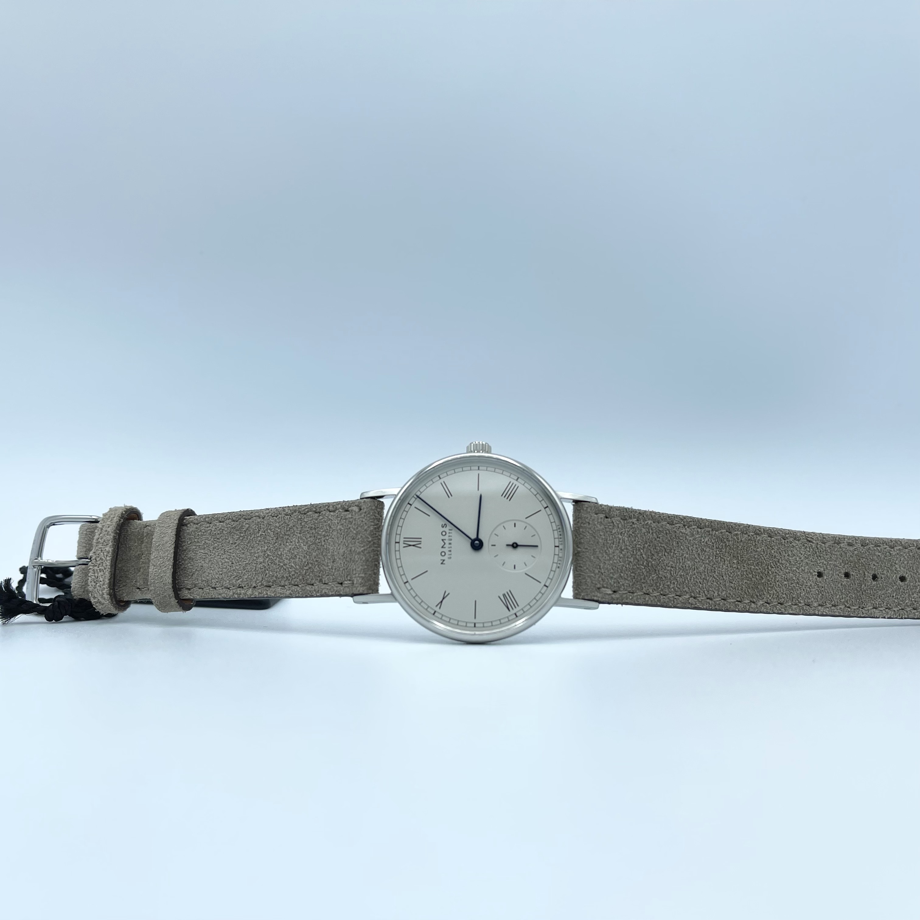 NOMOS GLASHÜTTE 　ラドウィッグ　ドイツ時計　レディース腕時計