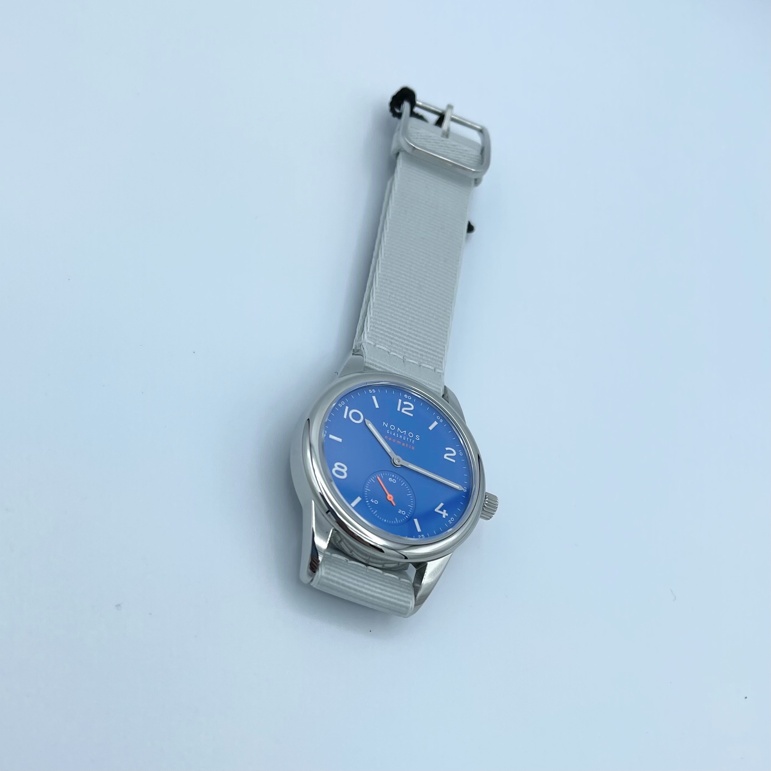 NOMOS　ノモス　クラブ　ネオマテック　機械式時計　オシャレ　青　ブルー　防水　防水時計　高級時計　ドイツ　グラスヒュッテ　20気圧防水　普段使いNOMOS　NOMOS GLASHÜTTE 　nomos ノモス　クラブ　ネオマテック　機械式時計　オシャレ　青　ブルー　防水　防水時計　高級時計　ドイツ　グラスヒュッテ　20気圧防水　普段使い ドイツ時計　メンズ腕時計　腕時計　シンプル　可愛い　レディース腕時計　ミニマリズム　石川県　石川　北陸　正規店　正規取扱店