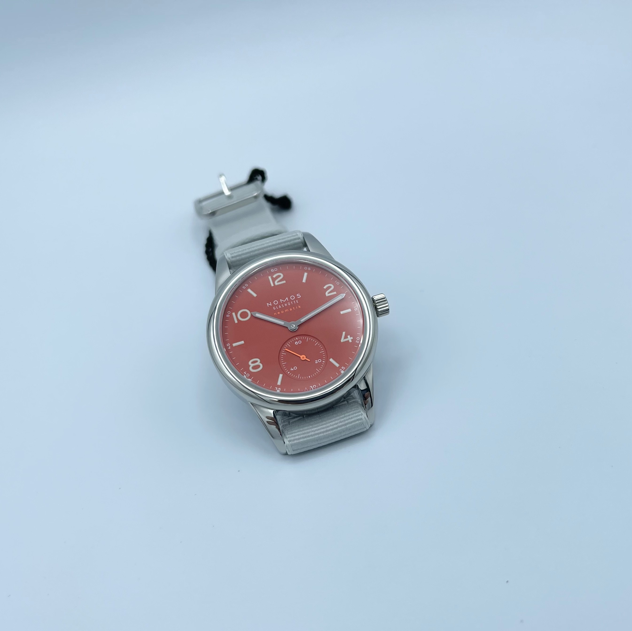 NOMOS　ノモス　クラブ　ネオマテック　機械式時計　オシャレ　赤　レッド　防水　防水時計　高級時計　ドイツ　グラスヒュッテ