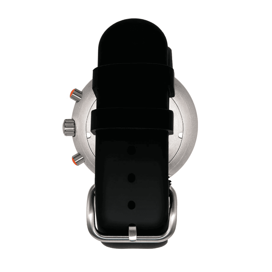 CHRONOPOD　 IPC010SILB　Green PowerIkepod（アイクポッド）復活のクロノグラフ「NEW CHRONOPOD」。2000年代に時計ブームを楽しんだ方に懐かしい、マーク・ニューソンが生み出した流線形UFO型ケースを継承しつつ、エマニュエル・ギョエのデザインダイヤルと日本製クロノグラフムーブメントを搭載。幻の「HEMIPOD」へのオマージュでありながら、ドーム型サファイア風防と快適なシリコンラバーストラップが現代的な装着感を実現。20年前の情熱を呼び覚ます、コレクター必見のリローンチモデル。