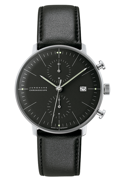 JUNGHANS（ユンハンス）は、1861年創業のドイツ・シュランベルクに本拠を構える名門時計ブランド。バウハウスの精神を継承し、機能美と合理性を極めたデザインで世界中の時計愛好家を魅了してきました。シンプルでありながら独自の存在感を放つマックス・ビルをはじめ、フォーム、マイスター、1972シリーズなど、多彩なコレクションに共通するのは“ドイツらしい誠実なものづくり”への徹底したこだわり。精密なムーブメントと洗練された造形が調和するユンハンスの腕時計は、世代を超えて長く愛される機械式腕時計です。東京でユンハンスの時計をお探しなら、正規販売店・阪急メンズ東京 FORTUNE TIMEへ。都内でも有数の充実した展示数を誇り、クラシックからモダンまで幅広いラインナップをご覧いただけます。