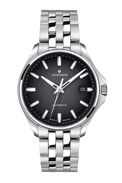 JUNGHANS（ユンハンス）は、1861年創業のドイツ・シュランベルクに本拠を構える名門時計ブランド。バウハウスの精神を継承し、機能美と合理性を極めたデザインで世界中の時計愛好家を魅了してきました。シンプルでありながら独自の存在感を放つマックス・ビルをはじめ、フォーム、マイスター、1972シリーズなど、多彩なコレクションに共通するのは“ドイツらしい誠実なものづくり”への徹底したこだわり。精密なムーブメントと洗練された造形が調和するユンハンスの腕時計は、世代を超えて長く愛される機械式腕時計です。東京でユンハンスの時計をお探しなら、正規販売店・阪急メンズ東京 FORTUNE TIMEへ。都内でも有数の充実した展示数を誇り、クラシックからモダンまで幅広いラインナップをご覧いただけます。