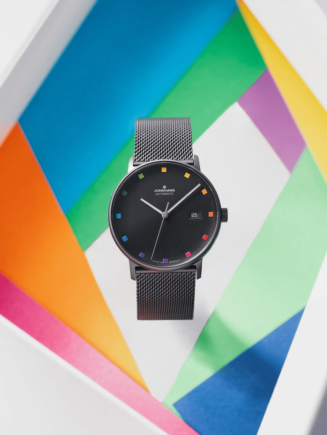 大切な人への贈り物や、自分へのご褒美にふさわしいドイツ製腕時計、Junghans（ユンハンス）のFORM（フォーム）シリーズ。無駄を削ぎ落としたシンプルな美しさと、快適な装着感が魅力で、年齢や性別を問わず永く愛用できます。結納返しや記念日、誕生日、クリスマスプレゼントとしても人気の高いモデル。バウハウスの精神を感じるミニマルなデザインが、特別な瞬間を静かに彩ります。東京でユンハンスを贈るなら阪急メンズ東京 FORTUNE TIMEへ。信頼の正規販売店として、心に残る一本を丁寧にご案内いたします。