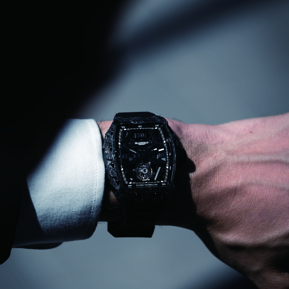 「スイスのクラフトと現代デザインが融合｜BLACKOUT WATCHESが日本に初上陸し、おしゃれな若者の新定番に」