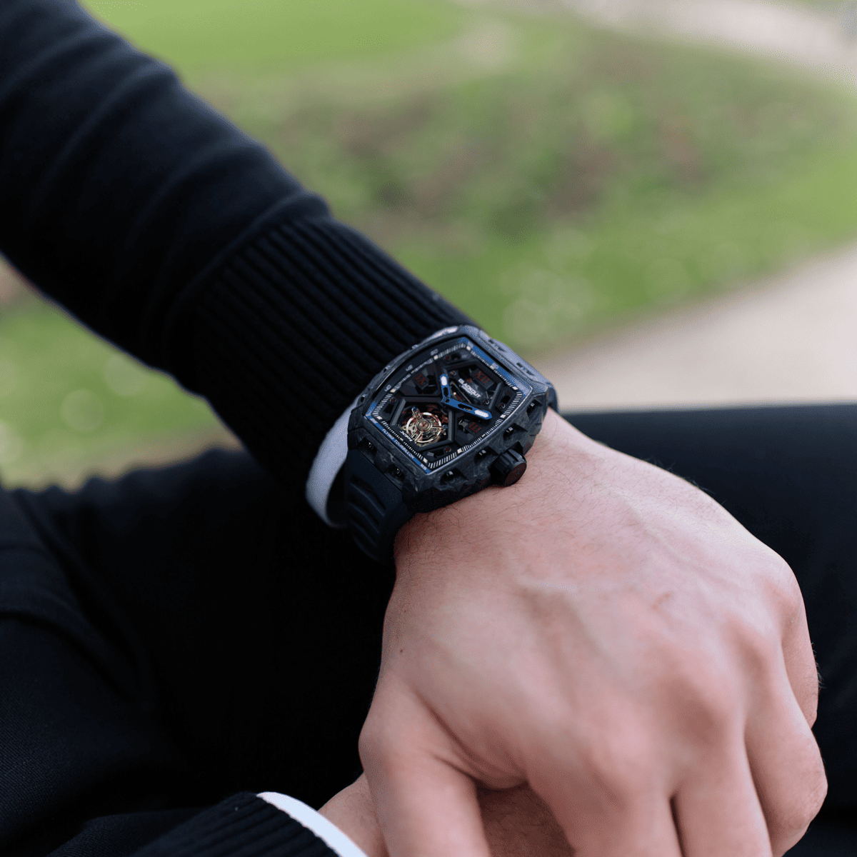 XP1 Tourbillon LT Blue / BOXP1TBLTCDB「スイスの時計職人と若きデザイナーのコラボが光るXP1｜BLACKOUT WATCHESが日本で新たな高級時計の選択肢に」
