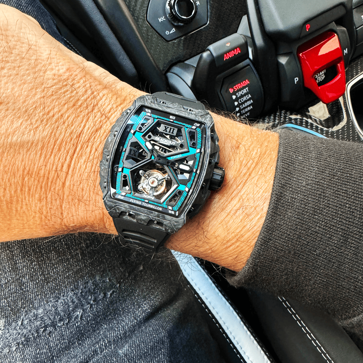 「BLACKOUT WATCHES XP1 Tourbillon｜スイスメイドの確かな品質と若者向けデザインで日本初上陸」