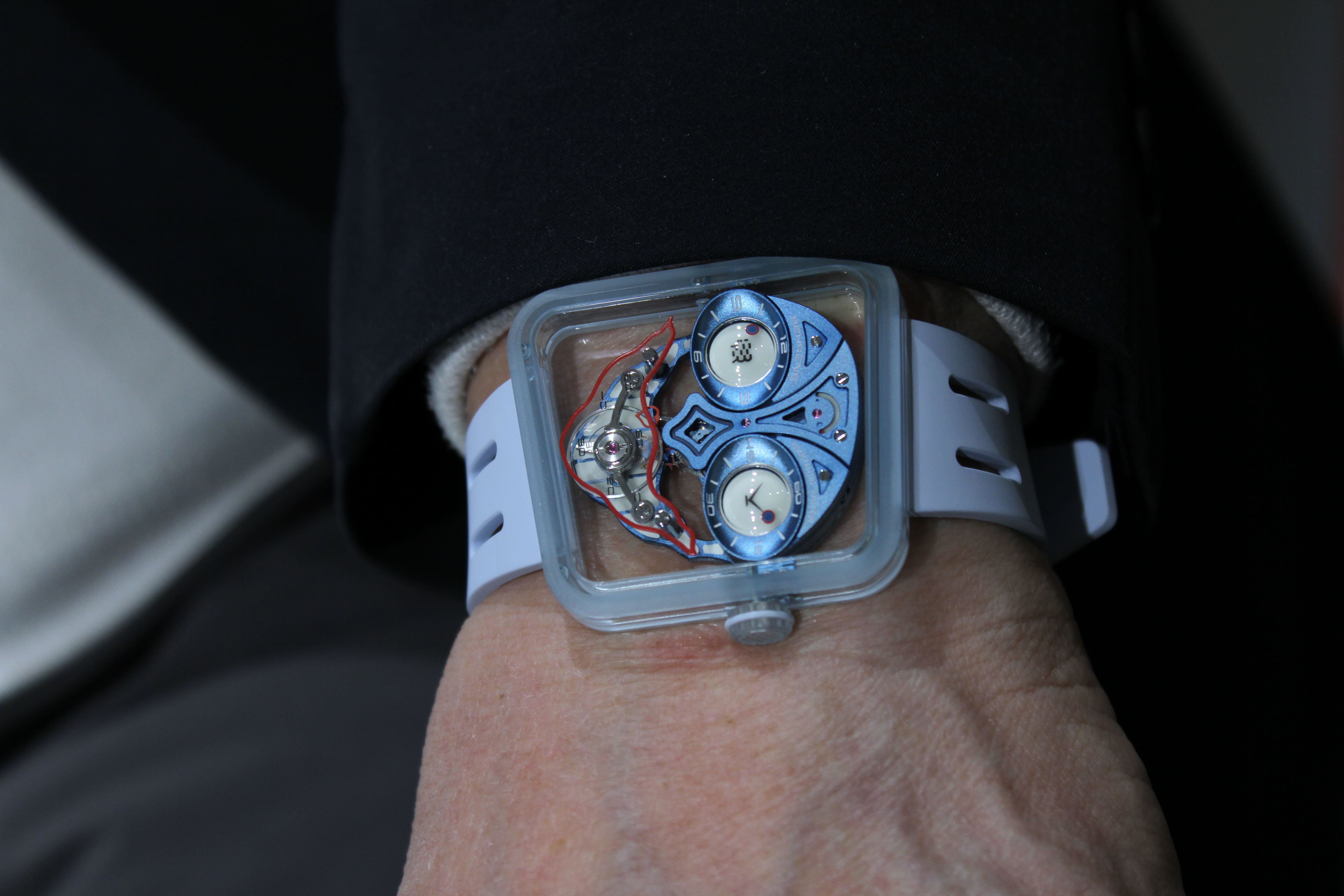 ベーレンス BEHRENS×Konstantin Chaykin Ace of Heart トランプのハートエースをモチーフにした独創的な文字盤デザインの機械式腕時計 カーボンケースと立体ダイヤルが特徴のコラボレーションモデル BHR033SABL