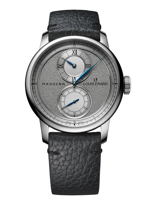 エクセレンス レギュレーター リミテッドエディション  Louis Erard×Massena LAB LE85237AA76BVA103Louis Erard（ルイ・エラール）は、1929年にスイス・ジュラ山脈で創業した独立系時計ブランド。スイス伝統の時計製造を継承しながら、象徴的な“レギュレーター表示”や、コラボレーションによる革新的デザインを多数送り出すクリエイティブな高級機械式腕時計ブランドです。丁寧な仕上げとクラフツマンシップを重視しつつ、実直な価格設定で本格的な機械式時計の魅力を広く届ける姿勢が世界の時計愛好家から支持されています。個性と伝統を併せ持つタイムピースを探す方に最適で、コレクションの１本目にも、次のステップにも選ばれるブランド。東京でルイ・エラールを探すなら、阪急メンズ東京 FORTUNE TIMEへ。正規販売店として定番モデルから最新コラボレーションモデルまで幅広いラインナップをご覧いただけます。