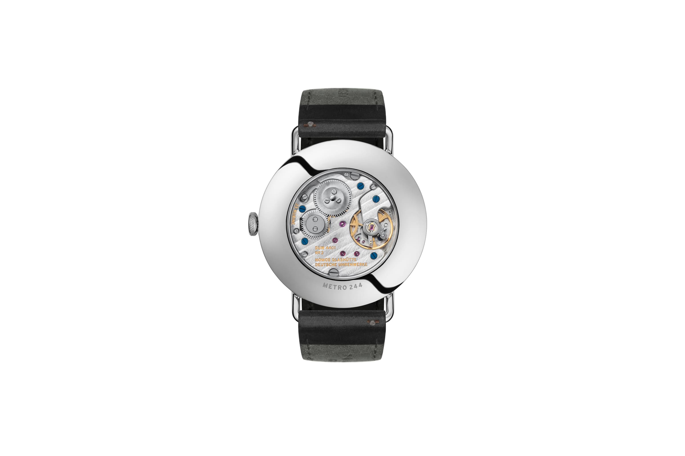 NOMOS Glashütte / Metro / MT1D4W2　1101メトロ デイト パワーリザーブは若々しくて洗練され、それでいて一貫してグラスヒュッテです。パワーリザーブインジケーターはぜんまいを巻き上げるべき時を知らせてくれるだけでなく、デザイン上の大きな特徴にもなっています。針は羽の先端のように細く、インデックスはカラフルです。そして自社製エスケープメントを備えた手巻きのノモス キャリバーDUW4401が時を刻みます。