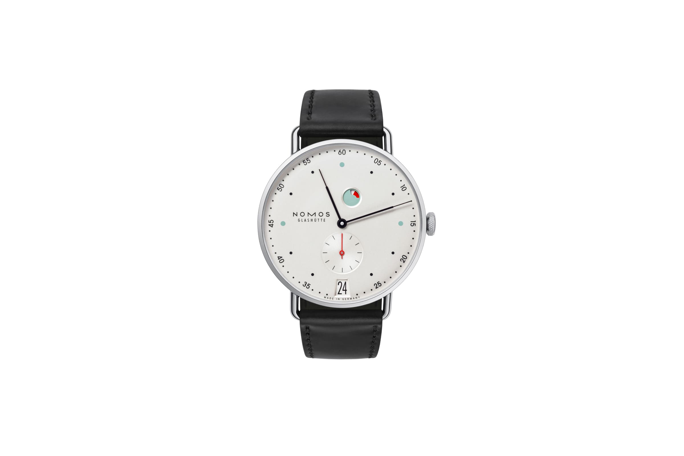 NOMOS Glashütte / Metro / MT1D4W2　1101メトロ デイト パワーリザーブは若々しくて洗練され、それでいて一貫してグラスヒュッテです。パワーリザーブインジケーターはぜんまいを巻き上げるべき時を知らせてくれるだけでなく、デザイン上の大きな特徴にもなっています。針は羽の先端のように細く、インデックスはカラフルです。そして自社製エスケープメントを備えた手巻きのノモス キャリバーDUW4401が時を刻みます。
