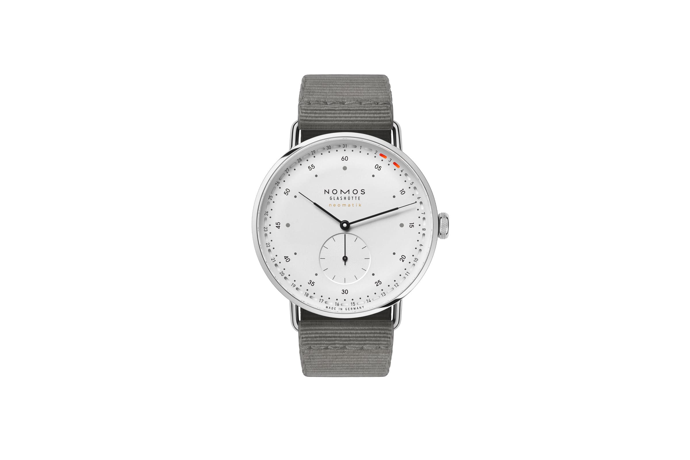 ノモス グラスヒュッテ（NOMOS Glashütte）の自動巻き腕時計「メトロ ネオマティック 41 アップデイト」MT161014W2／1165は、特許取得の蛍光オレンジ日付リングを備えた都会的なデザインが魅力の機械式腕時計。40.5mmのスマートなケースとDUW6101ムーブメントを搭載した現代的クラシック。