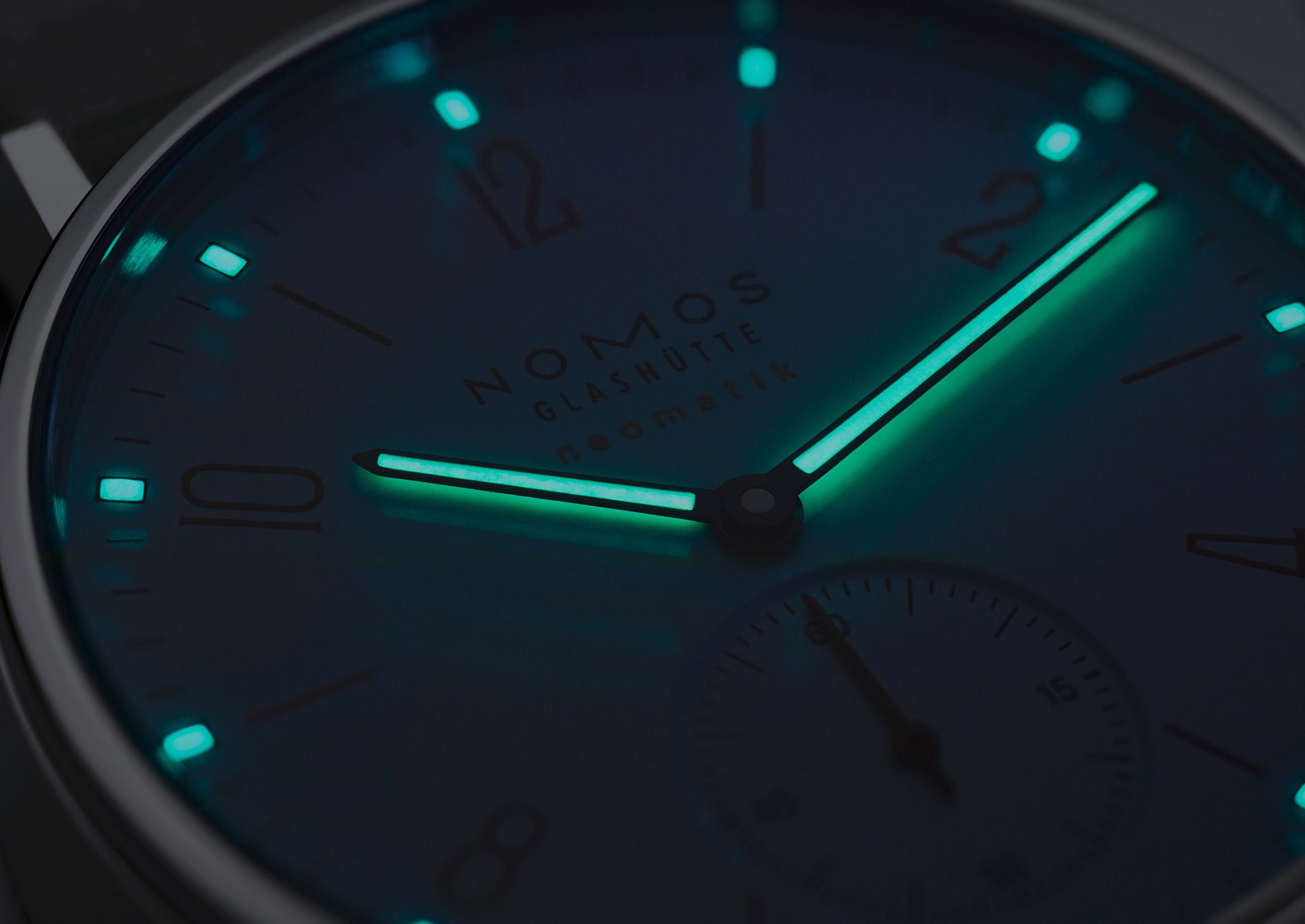 NOMOS アホイ ネオマティック シグナル ワイス 発光画像 NOMOSGLASHÜTTE＋FORTUNE TIME 表参道ヒルズ店