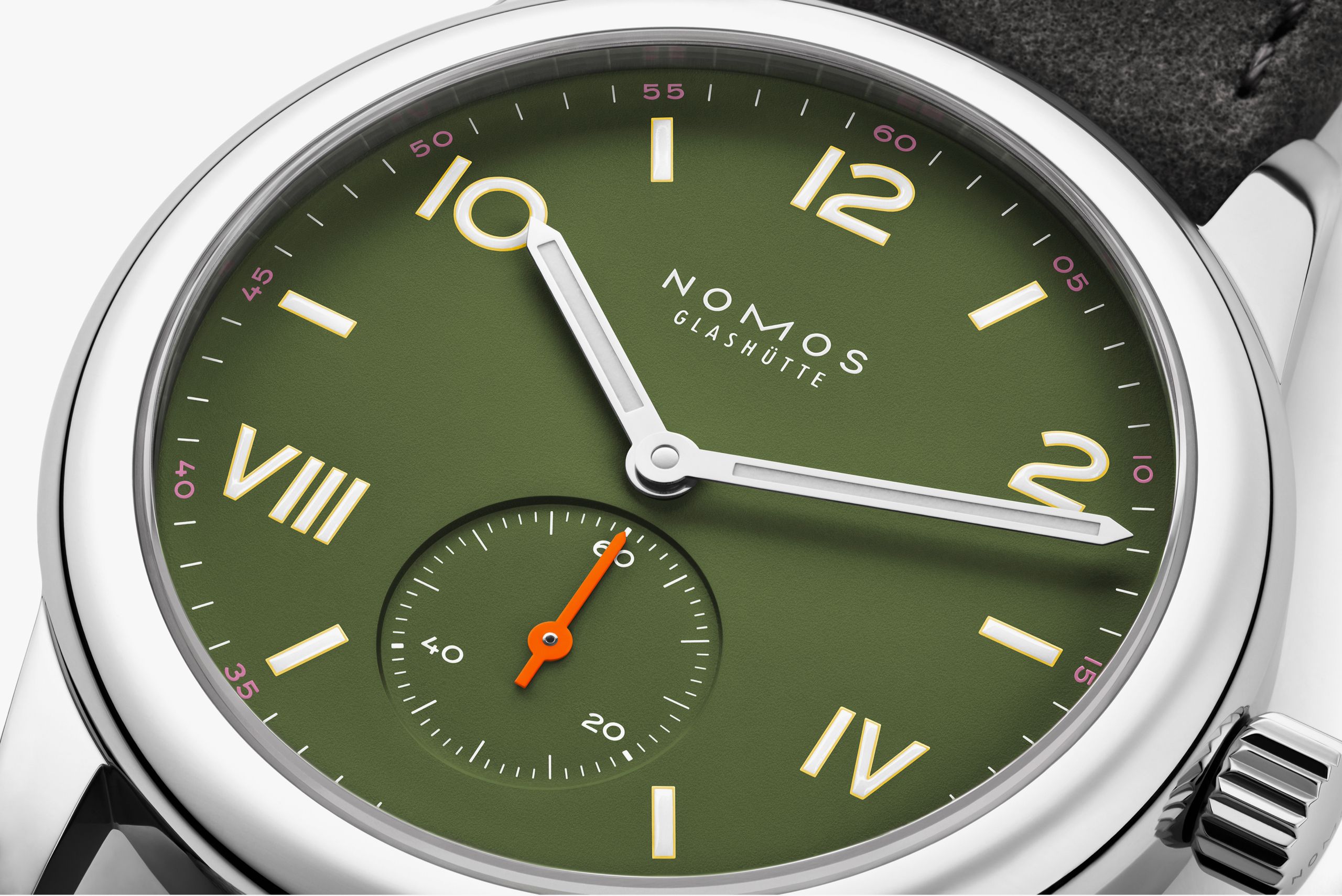 NOMOS クラブ キャンパス オールオリーブ アップ画像 NOMOSGLASHÜTTE＋FORTUNE TIME 表参道ヒルズ店