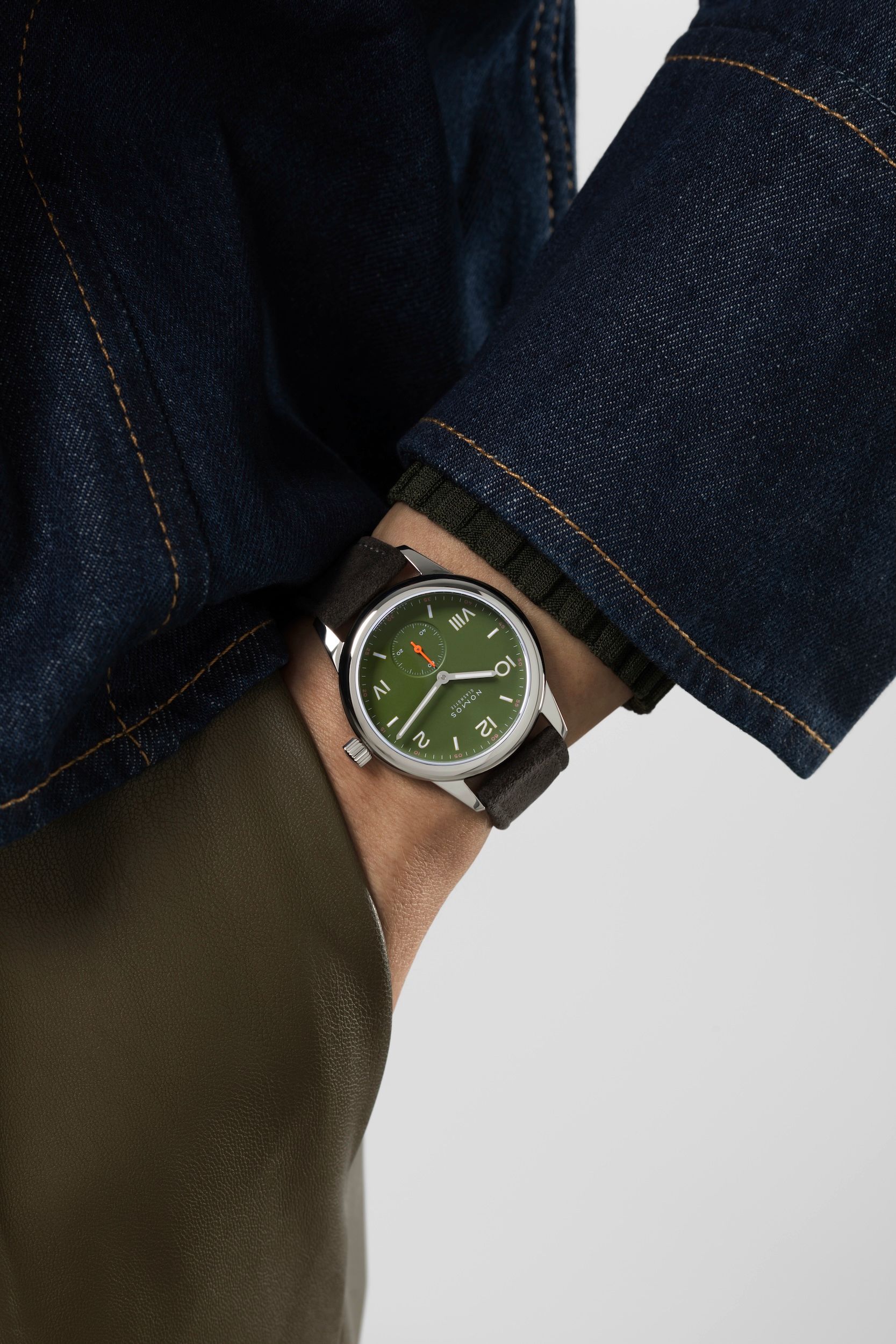 NOMOS クラブ キャンパス オールオリーブ 着用画像 NOMOSGLASHÜTTE＋FORTUNE TIME 表参道ヒルズ店