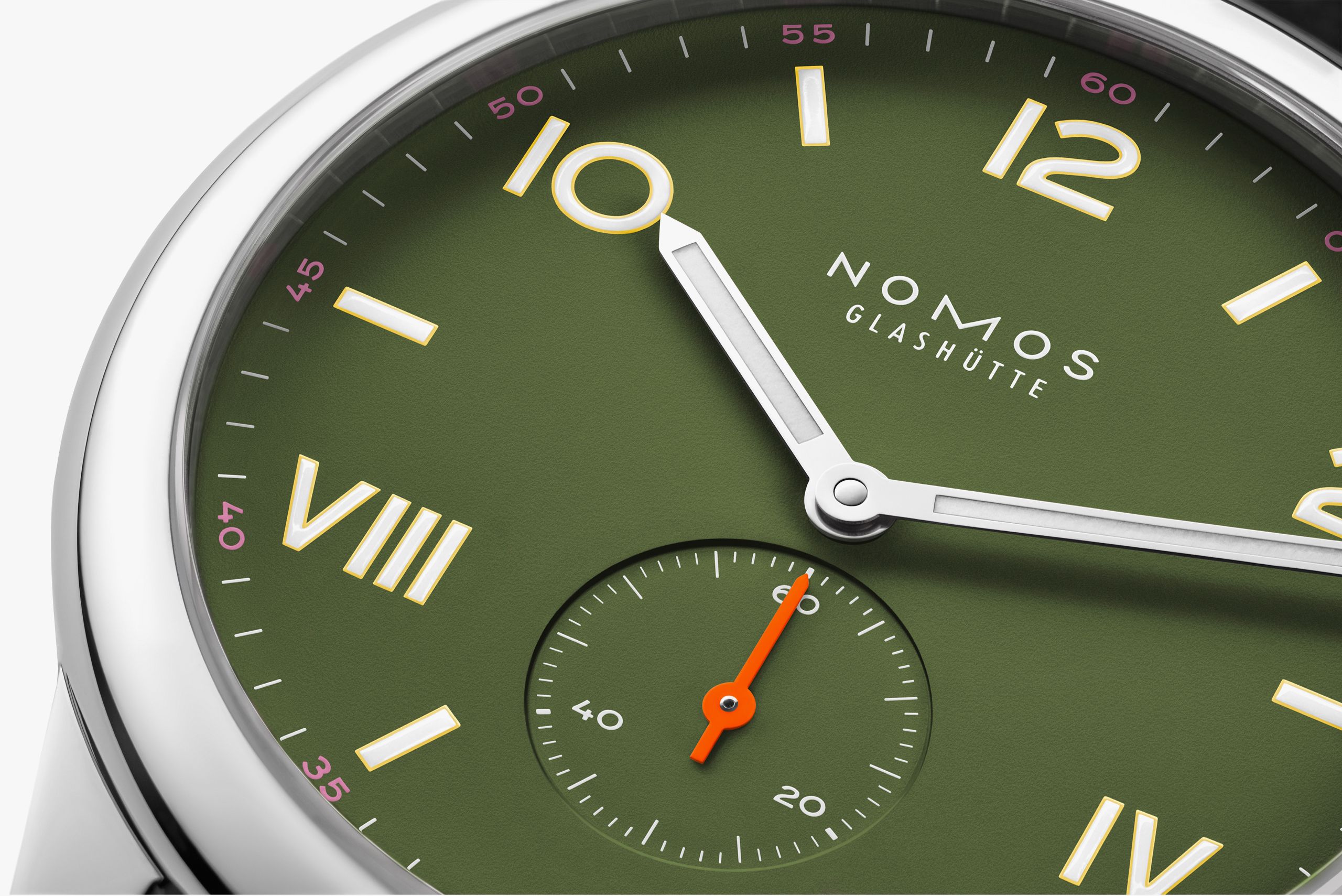 NOMOS クラブ 38 キャンパス オールオリーブ アップ画像 NOMOSGLASHÜTTE＋FORTUNE TIME 表参道ヒルズ店