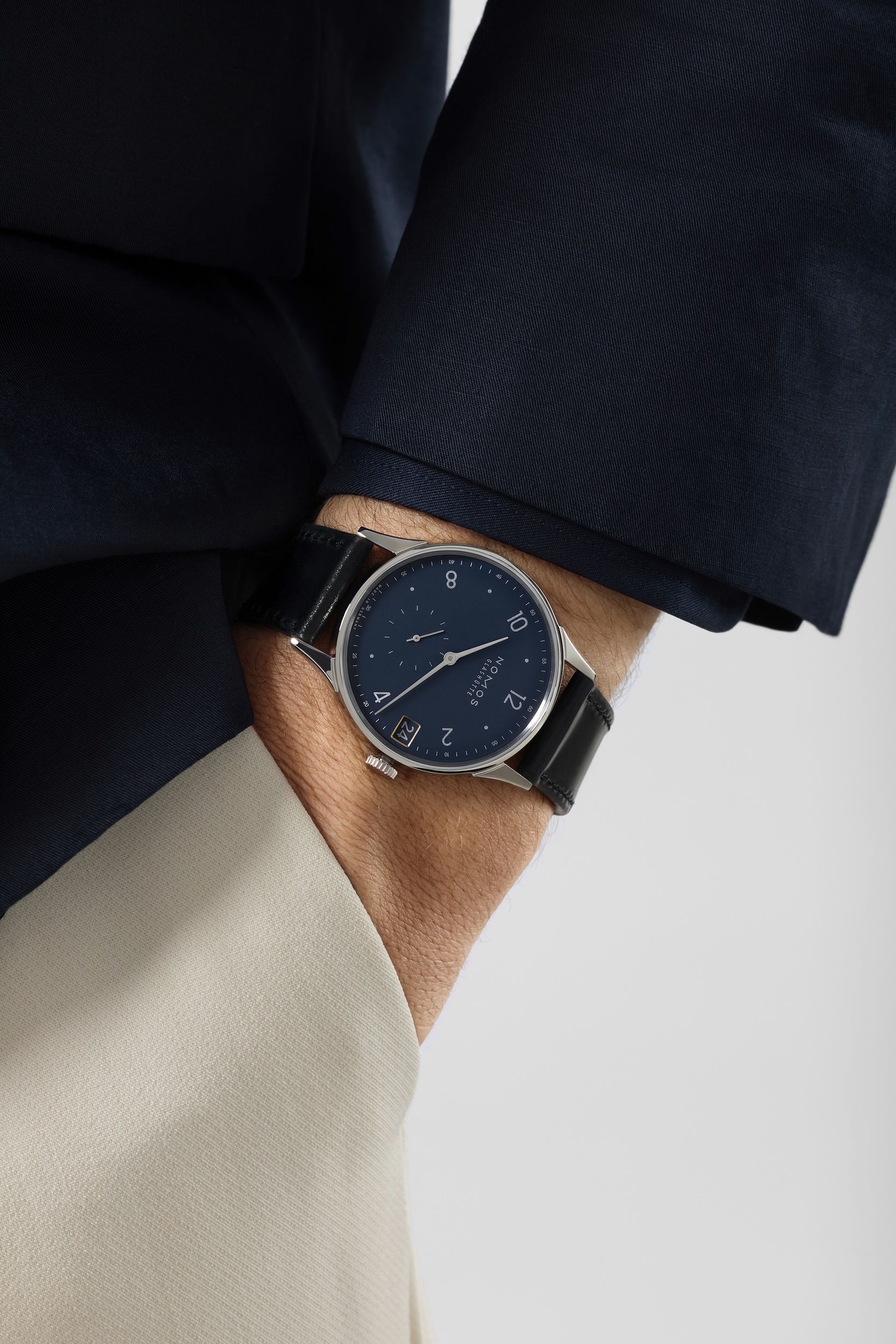 NOMOS ミニマティック 39 デイト ブルー 着用画像 NOMOSGLASHÜTTE＋FORTUNE TIME 表参道ヒルズ店