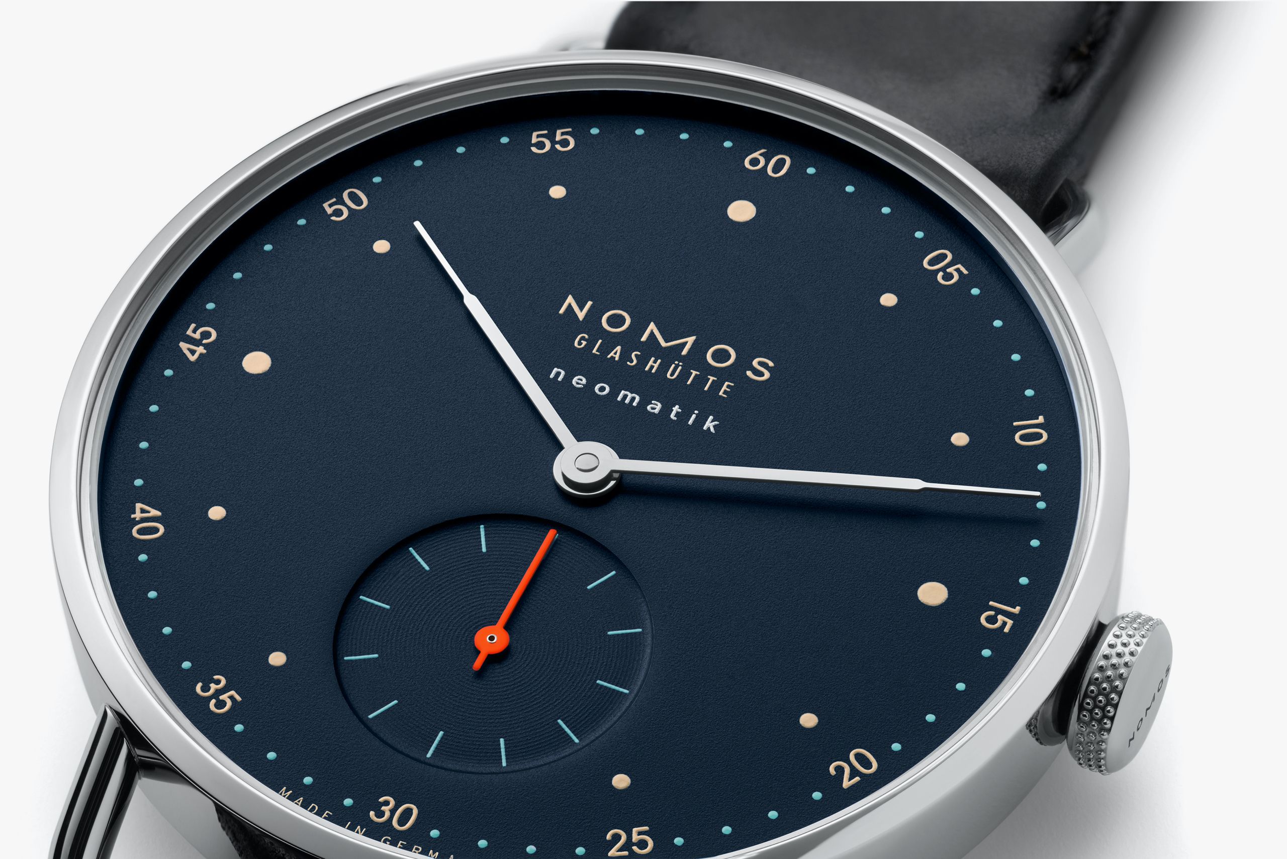 NOMOS メトロ ネオマティック ミッドナイトブルー アップ画像 NOMOSGLASHÜTTE＋FORTUNE TIME 表参道ヒルズ店