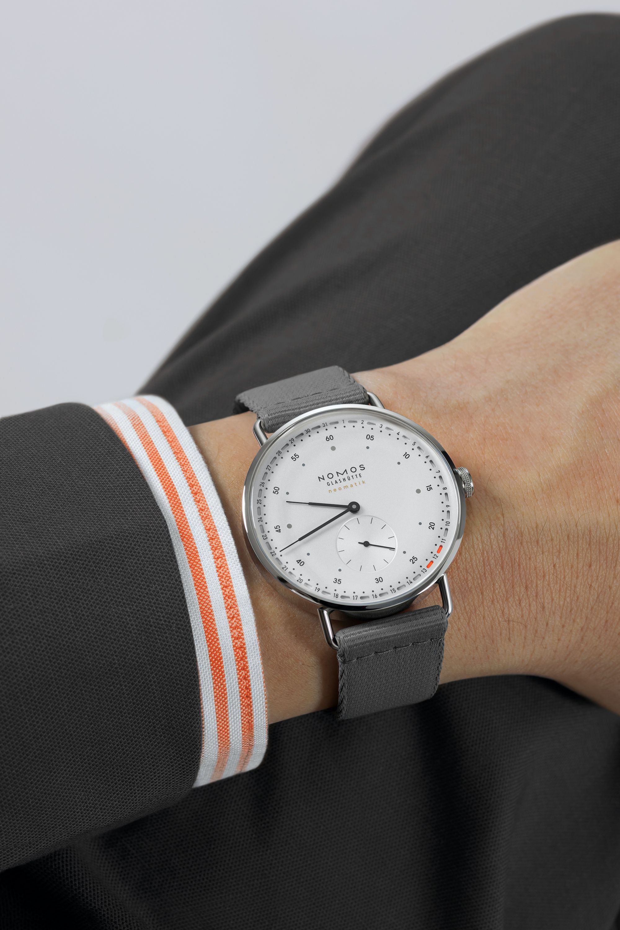 NOMOS メトロ ネオマティック　41 アップデイト アップ画像 NOMOSGLASHÜTTE＋FORTUNE TIME 表参道ヒルズ店
