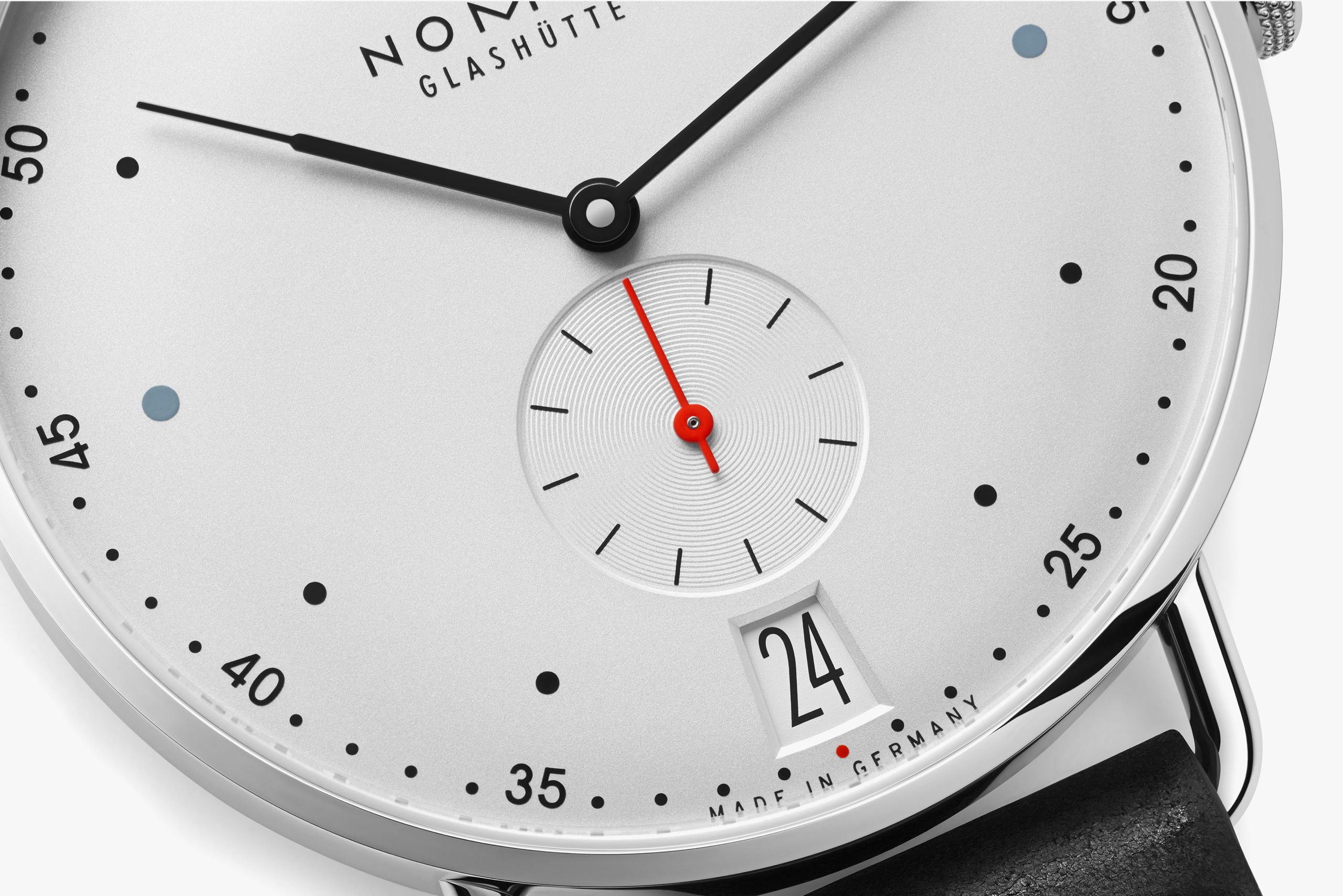 NOMOS メトロ 38 デイト アップ画像 NOMOSGLASHÜTTE＋FORTUNE TIME 表参道ヒルズ店