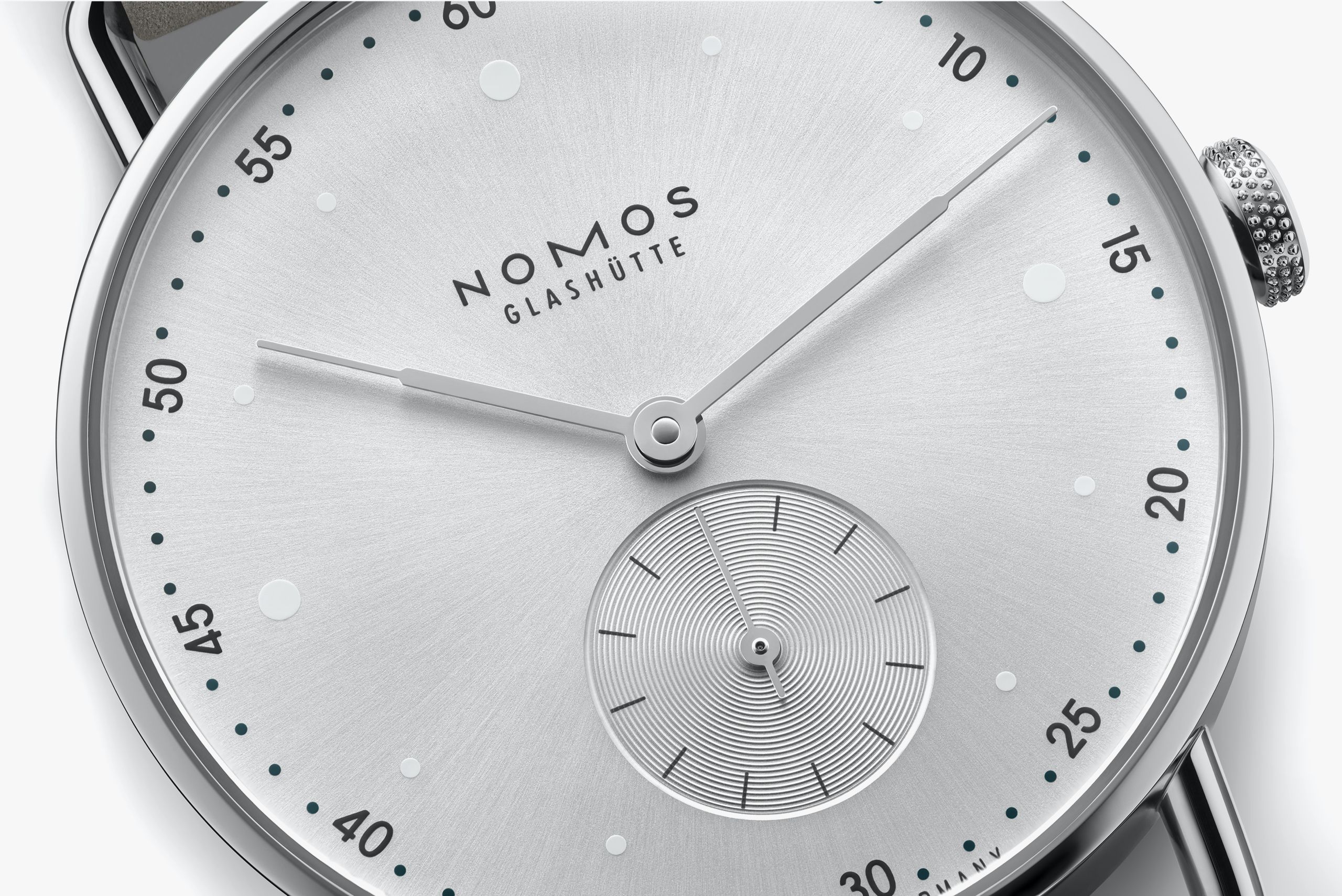 NOMOS メトロ 33 オールシルバー アップ画像 NOMOSGLASHÜTTE＋FORTUNE TIME 表参道ヒルズ店
