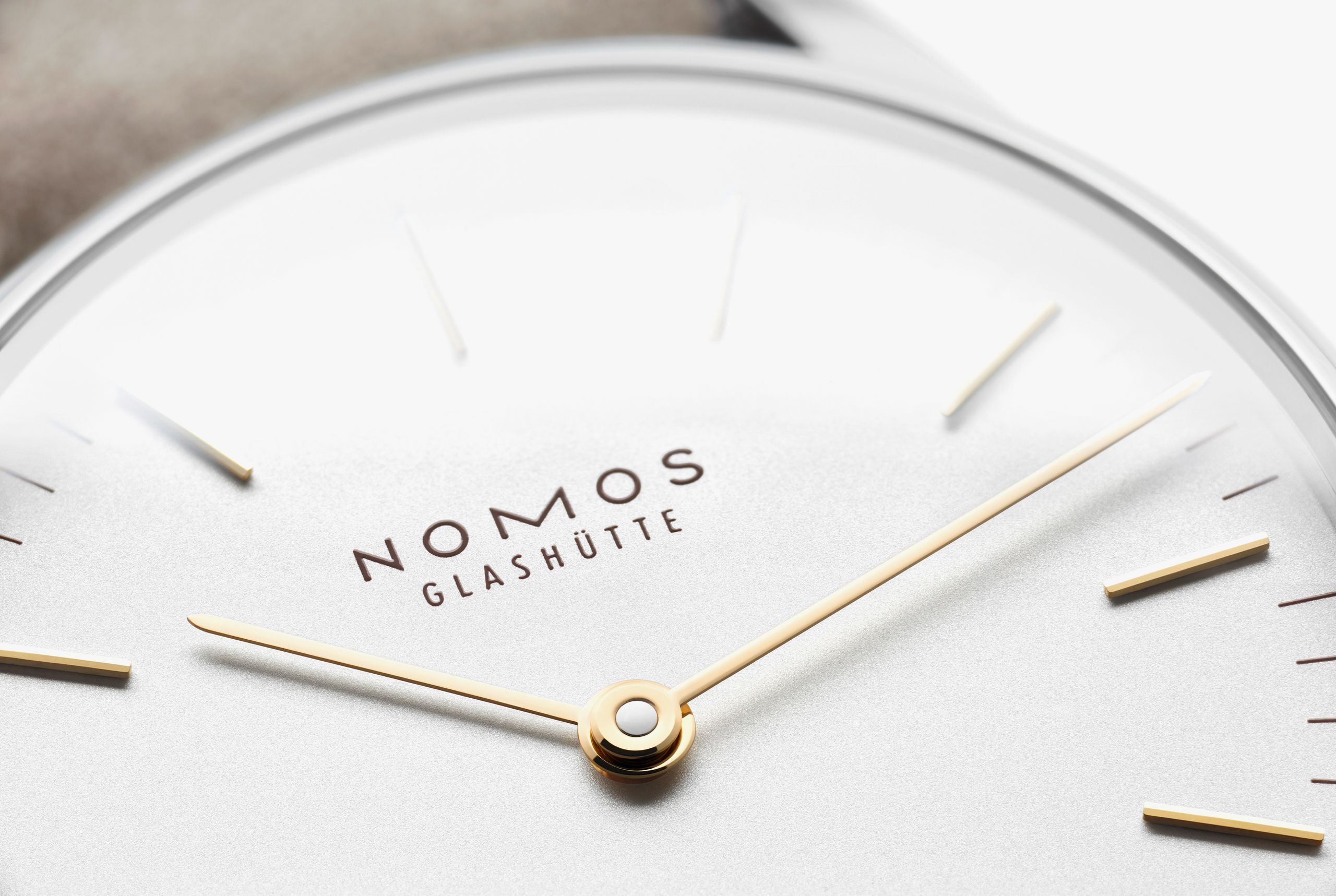 NOMOS 33 duo doré ロゴ画像 NOMOSGLASHÜTTE＋FORTUNE TIME 表参道ヒルズ店