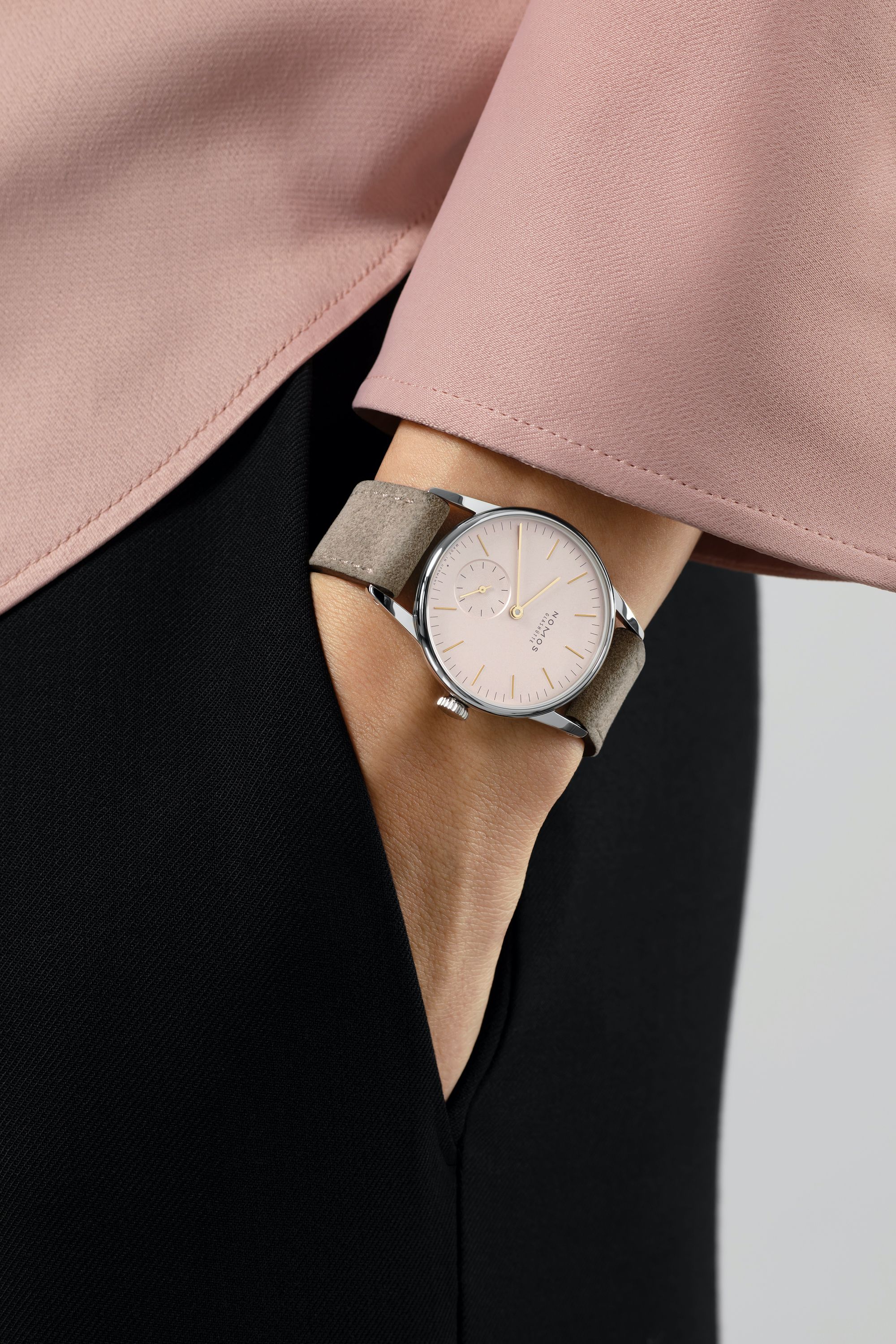 NOMOS オリオン 33 ローズ 着用画像 NOMOSGLASHÜTTE＋FORTUNE TIME 表参道ヒルズ店