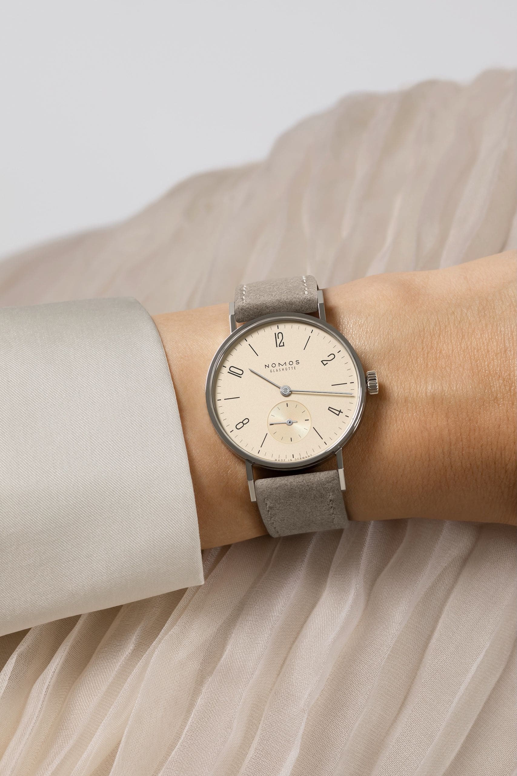 NOMOS タンジェント33duo シャンパーニュ 着用画像 NOMOSGLASHÜTTE＋FORTUNE TIME 表参道ヒルズ店