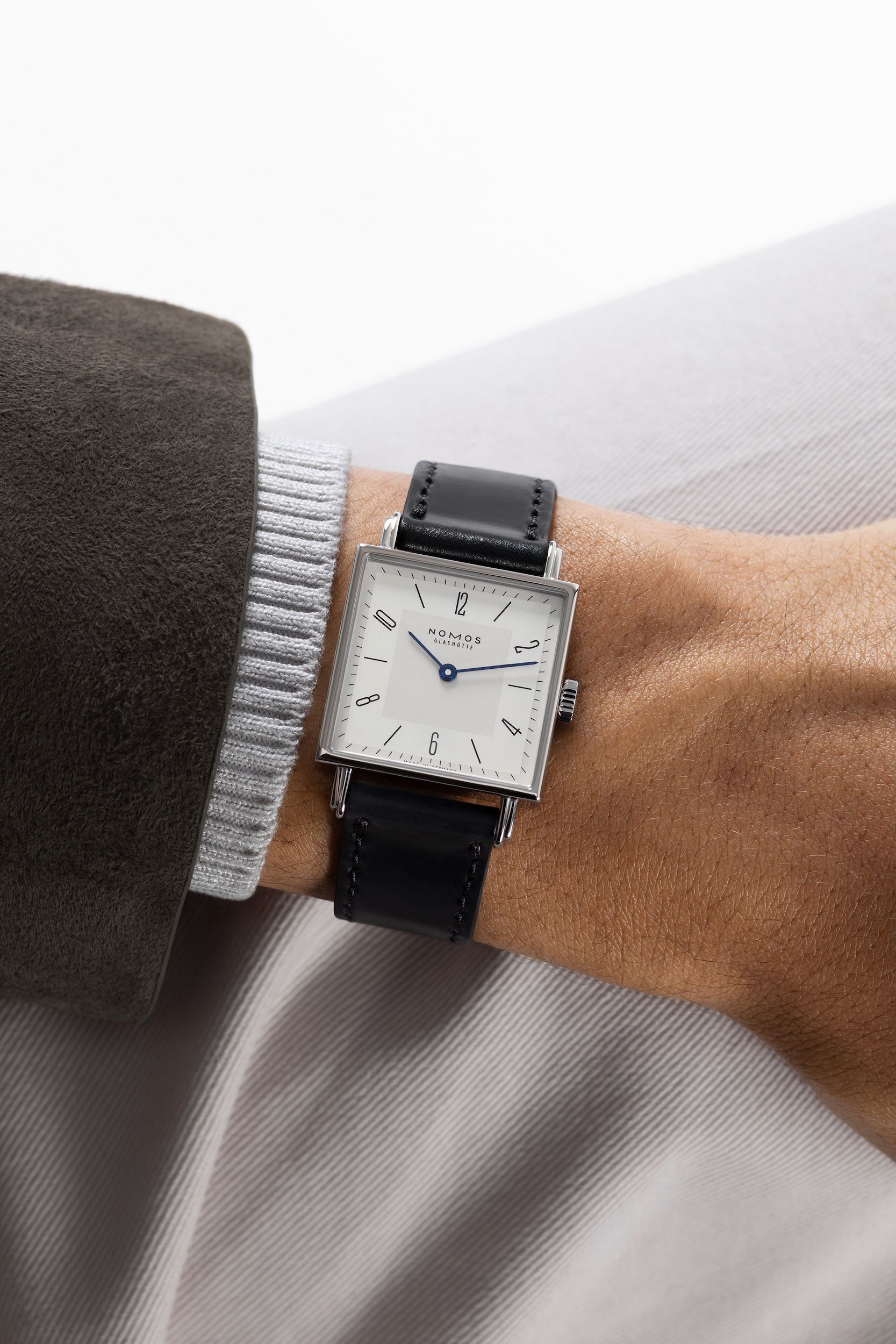 NOMOS テトラ 27 デュオ 着用画像1 NOMOSGLASHÜTTE＋FORTUNE TIME 表参道ヒルズ店