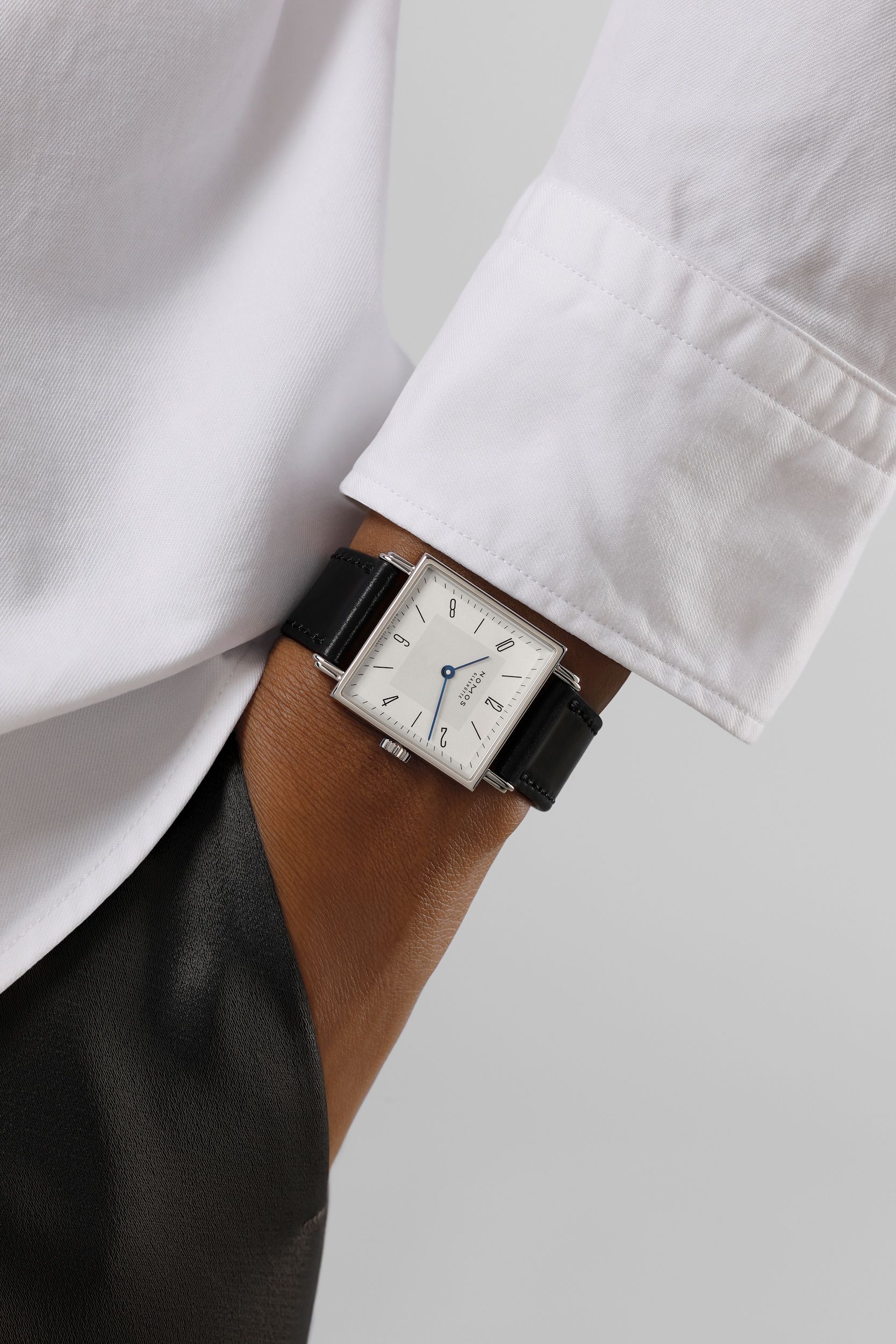 NOMOS テトラ  27 デュオ 着用画像2 NOMOSGLASHÜTTE＋FORTUNE TIME 表参道ヒルズ店