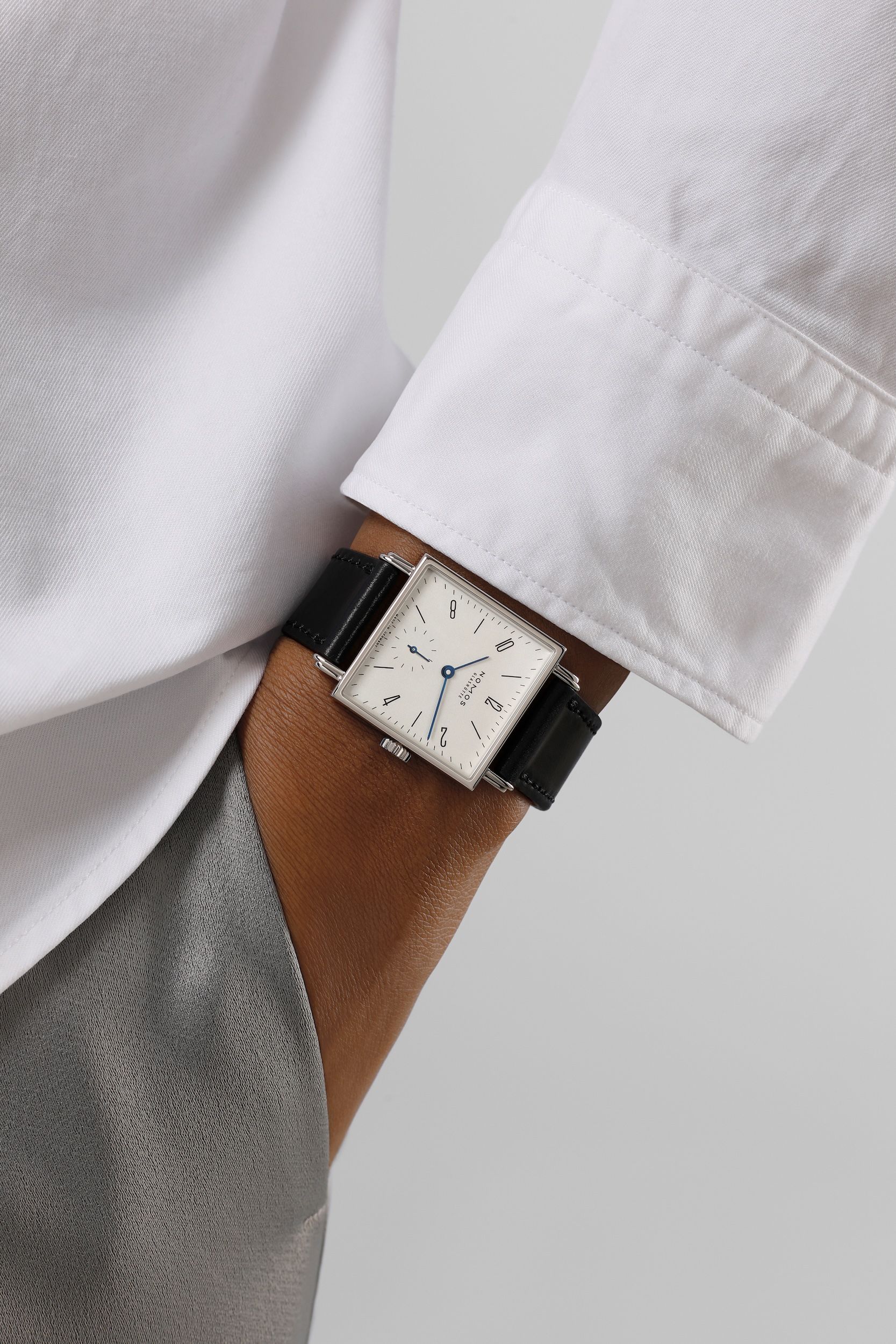 NOMOS テトラ 27 ホワイト 着用画像1 NOMOSGLASHÜTTE＋FORTUNE TIME 表参道ヒルズ店