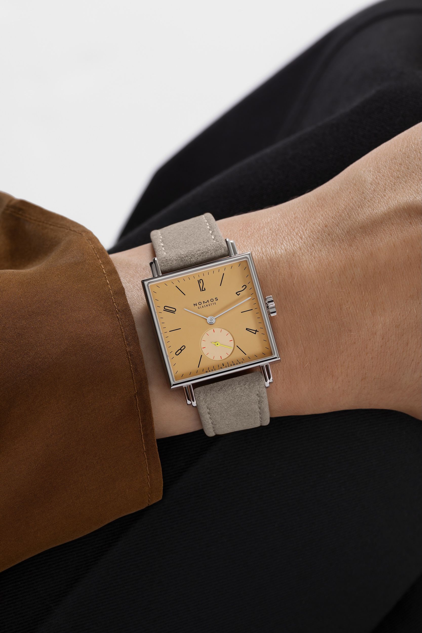 NOMOS テトラ オーカー 着用画像1 NOMOSGLASHÜTTE＋FORTUNE TIME 表参道ヒルズ店