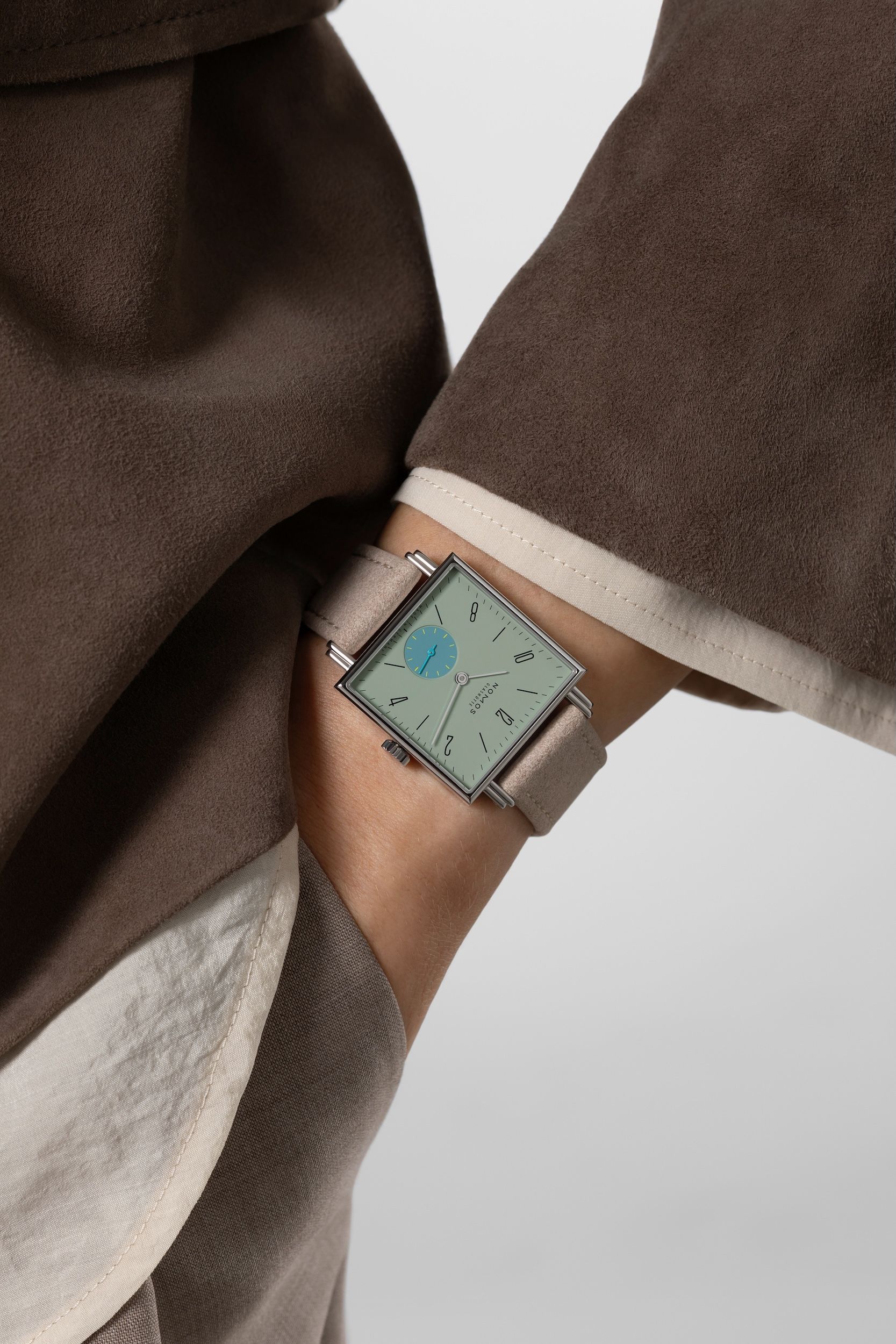 NOMOS テトラ サルビア 着用画像1 NOMOSGLASHÜTTE＋FORTUNE TIME 表参道ヒルズ店