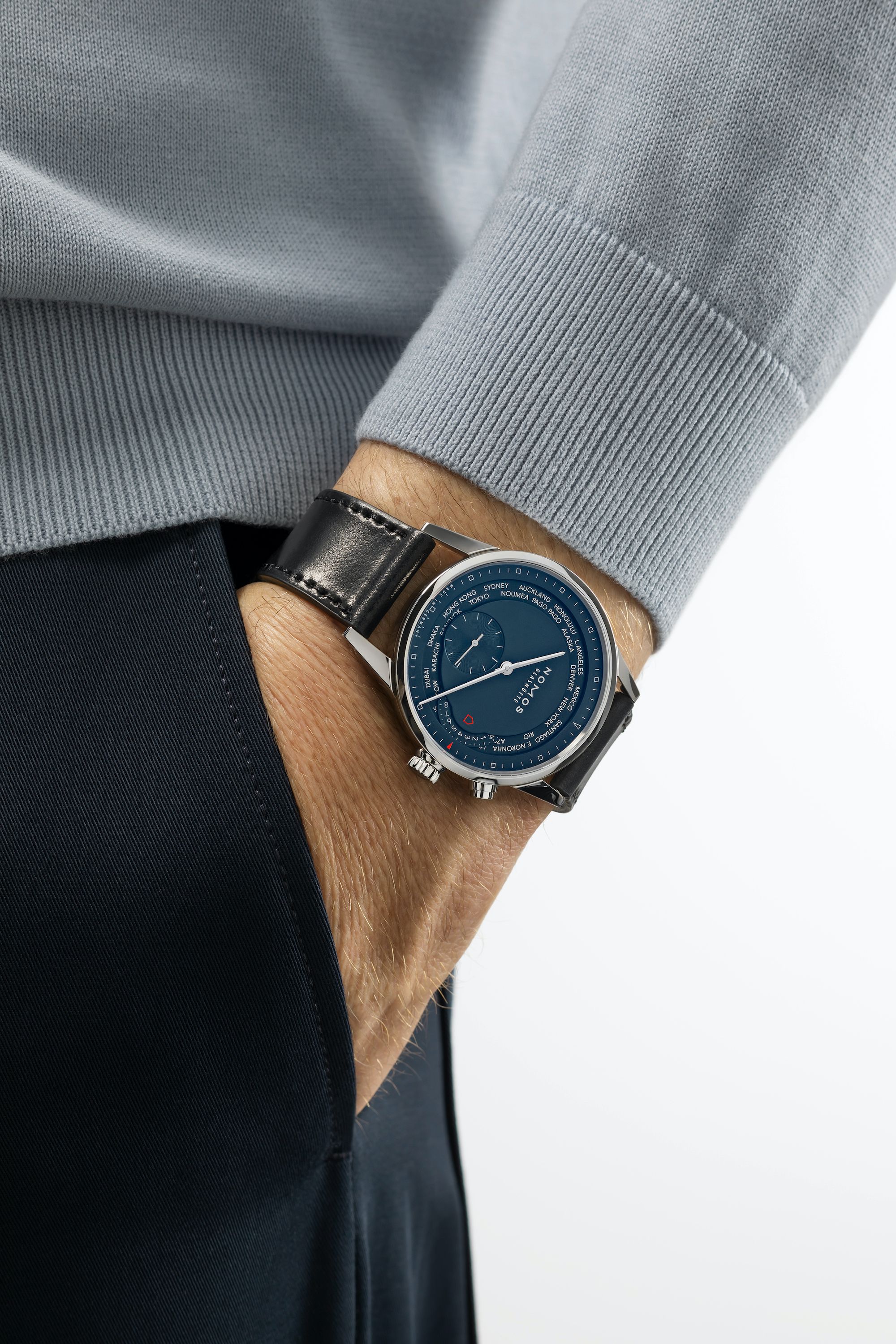 NOMOS チューリッヒ ワールドタイマー ミッドナイトブルー 着用画像1 NOMOSGLASHÜTTE＋FORTUNE TIME 表参道ヒルズ店