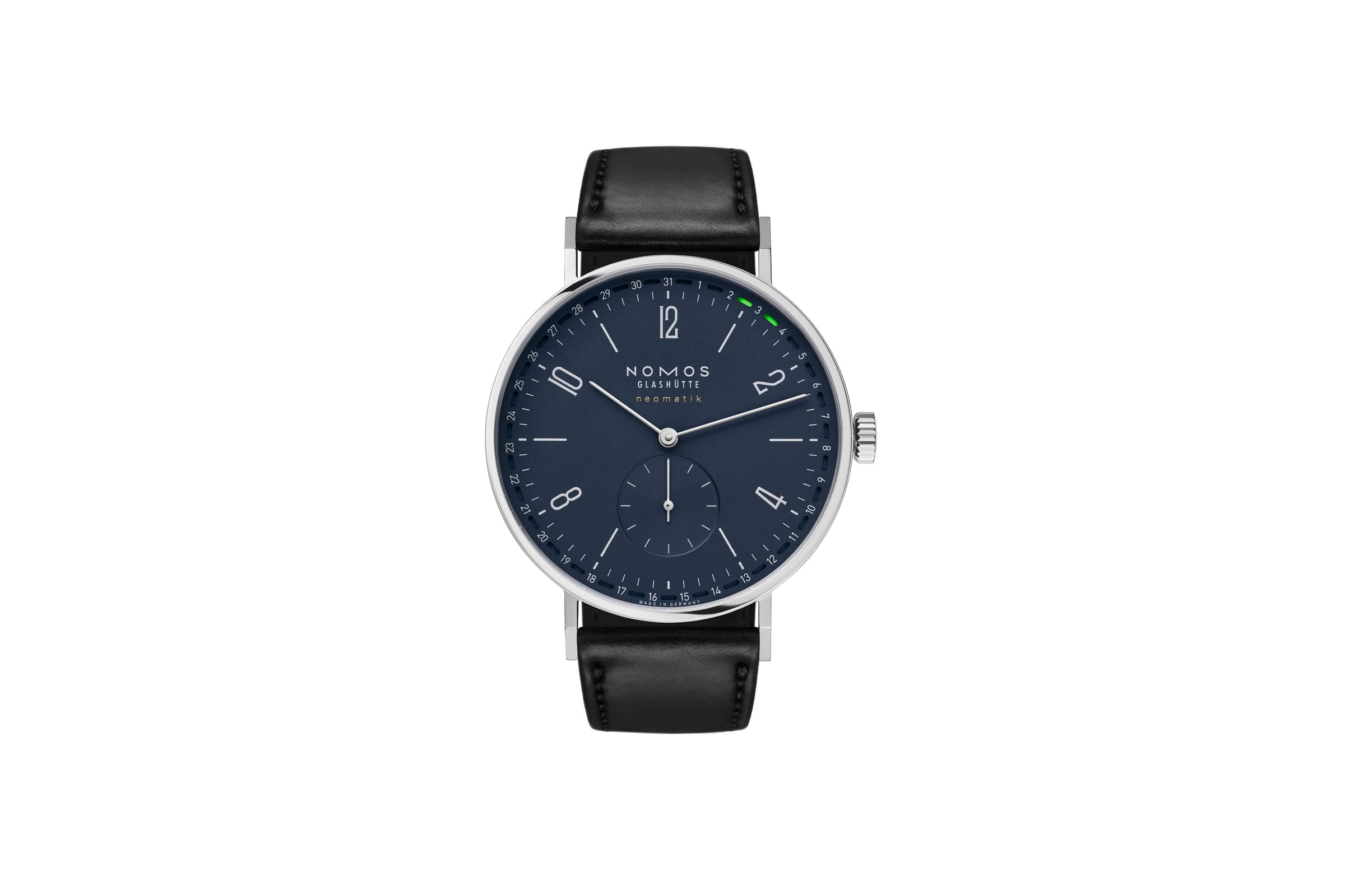 Tangente neomatik 41 update midnight blue / TN161011BL2　182新色モデル登場。「タンジェント ネオマティック 41 アップデイト」にミッドナイトブルーの文字盤が加わりました。特許登録済みのノモス独自の日付リングにはグリーンのスーパールミノバが塗布されています。進めるのも戻すのも、素早く簡単に調節できます。それを可能にするのは、同じく特許登録済みの日付機構を備えた自社製自動巻キャリバー「DUW 6101」です。