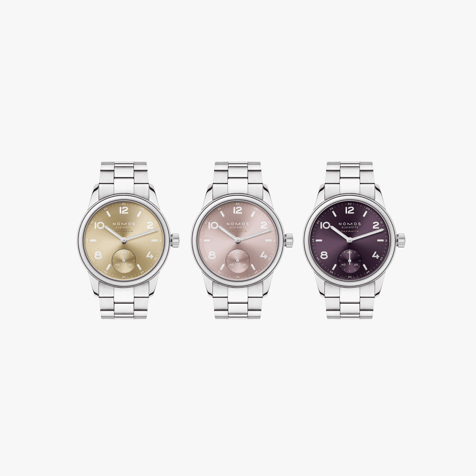 NOMOS Glashütte / Club Sport neomatik 34 / NM757　防水性、堅牢でエレガント、そして驚くほどにコンパクトなノモス グラスヒュッテの新作、クラブスポーツ ネオマティック34はすべてを備えているノモス史上最も小さな腕時計モデルです。 ノモスのモデルのなかでも特にスポーティな特徴を持つクラブスポーツコレクションに初めて直径34ミリの小ぶりなサイズに移し、女性や手首の細い男性にもお使いいただけるようになりました。 ネジ留めのケース裏蓋と赤の警告リング付きのねじ込み式リュウズにより20気圧防水を備え、暗がりでは青のスーパールミノバが視認性を確保します。 輝くサンバースト仕上げのダイアルはゴールド、ロゼ、パープル3色の展開です。