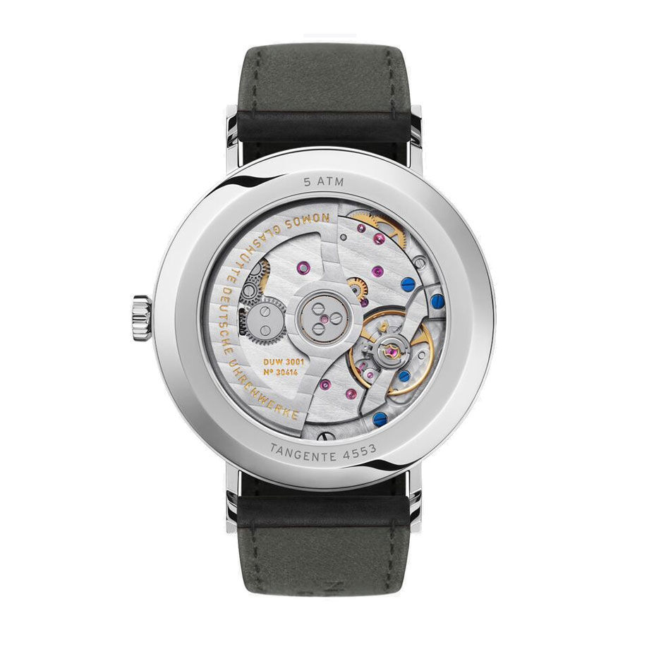 ミニマリズムとドイツの精密技術が融合したノモスのタンジェント ネオマティック 39mm。ブルーゴールドのサンバースト文字盤と自動巻きキャリバーDUW3001の組み合わせが、視認性と上質さを両立する逸品。