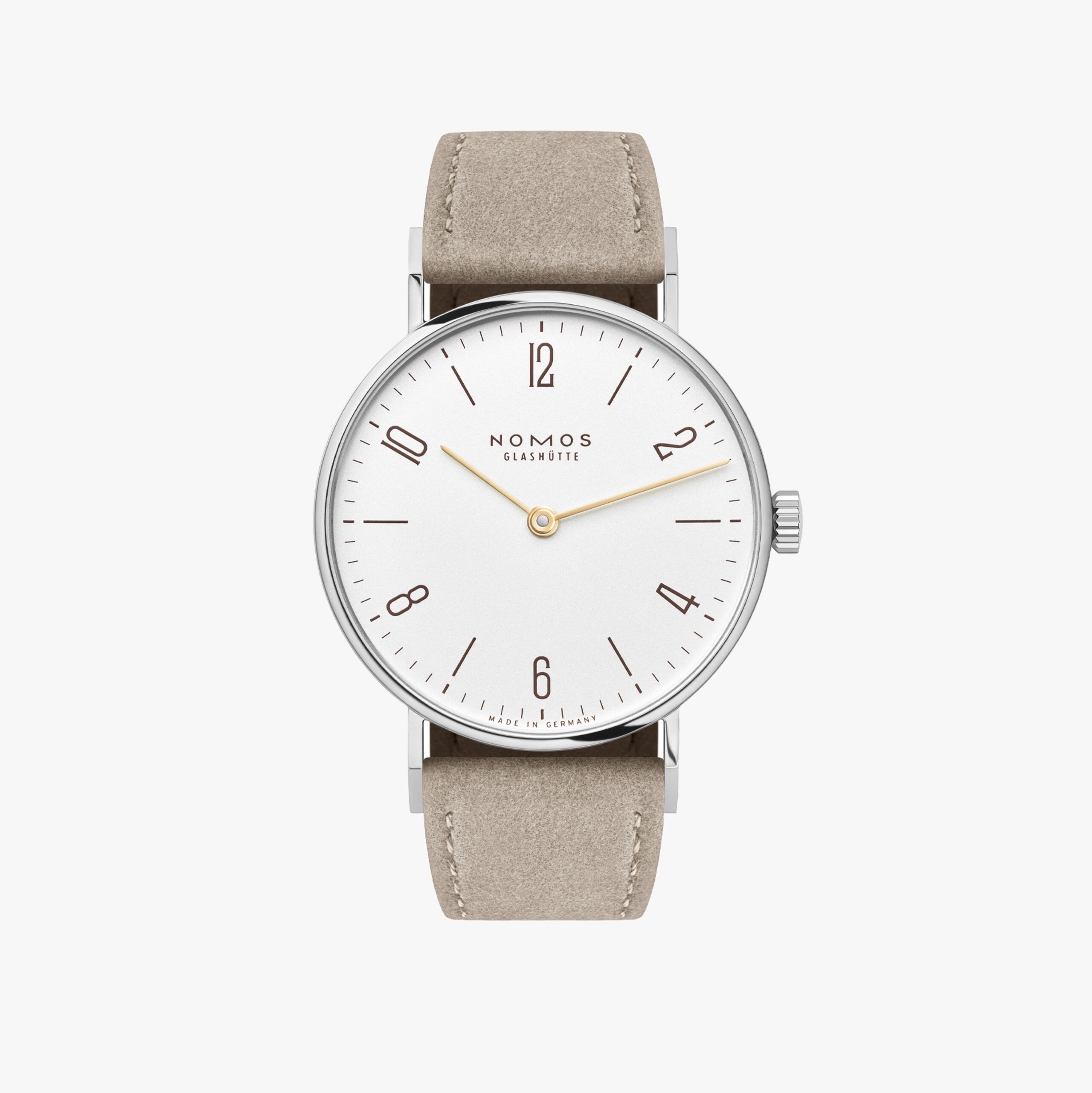 NOMOS GLASHÜTTE タンジェント 33 duo 127 TN1A21W233 ノモスの定番、タンジェントがより小型でエレガントな2本針のウォッチとして登場。秒針のない、よりシンプルなデザインのタンジェント33デュオは、特により細い手首にぴったりです。あらゆるジュエリーにマッチします。ケースはステンレススチール製で、2本の針はゴールドに輝いています。内側で時を刻むのは、ノモス グラスヒュッテがお贈りする高精度の手巻きキャリバー、DUW 4001 Duoです。これはデュオ用に改造されたものです。